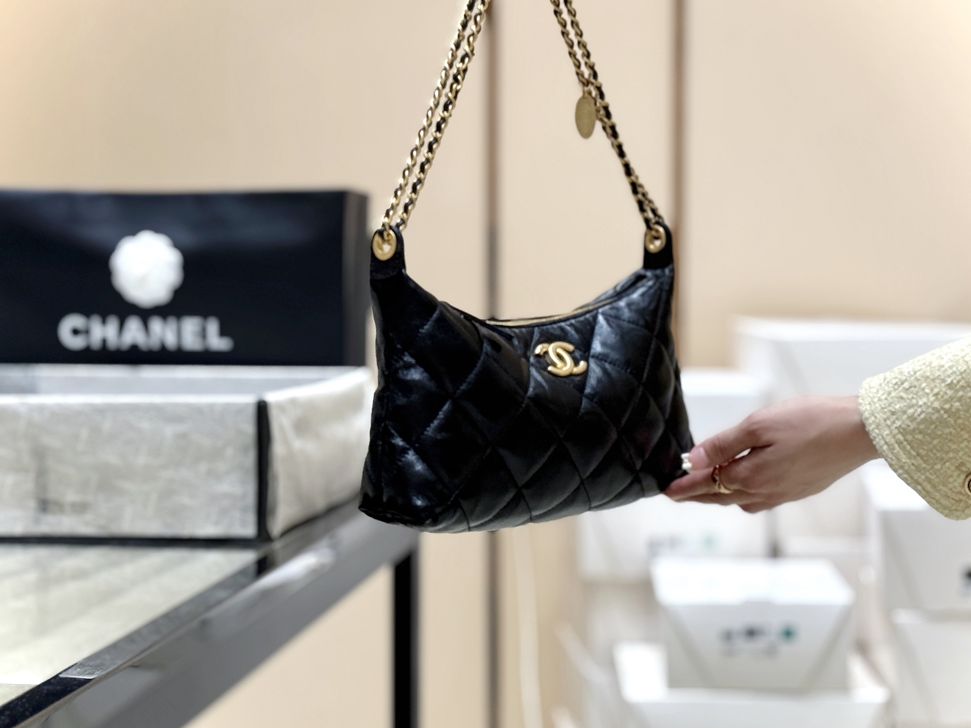 [Chanel Women