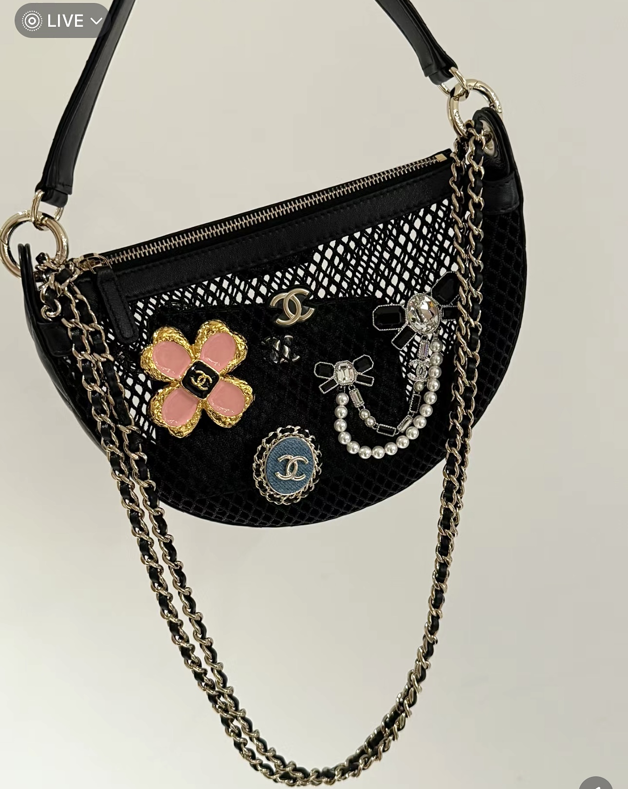 [Chanel Women