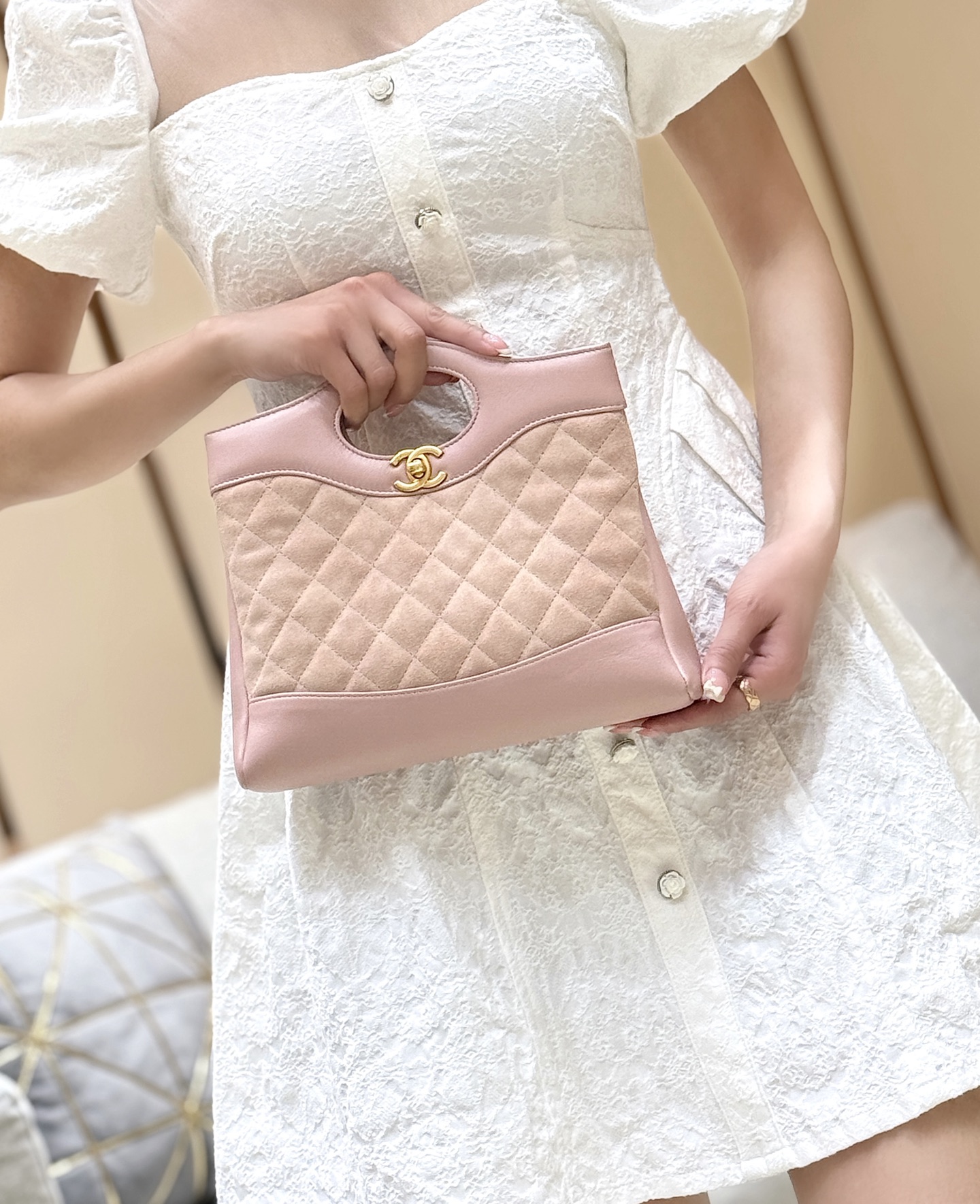 [Chanel Women