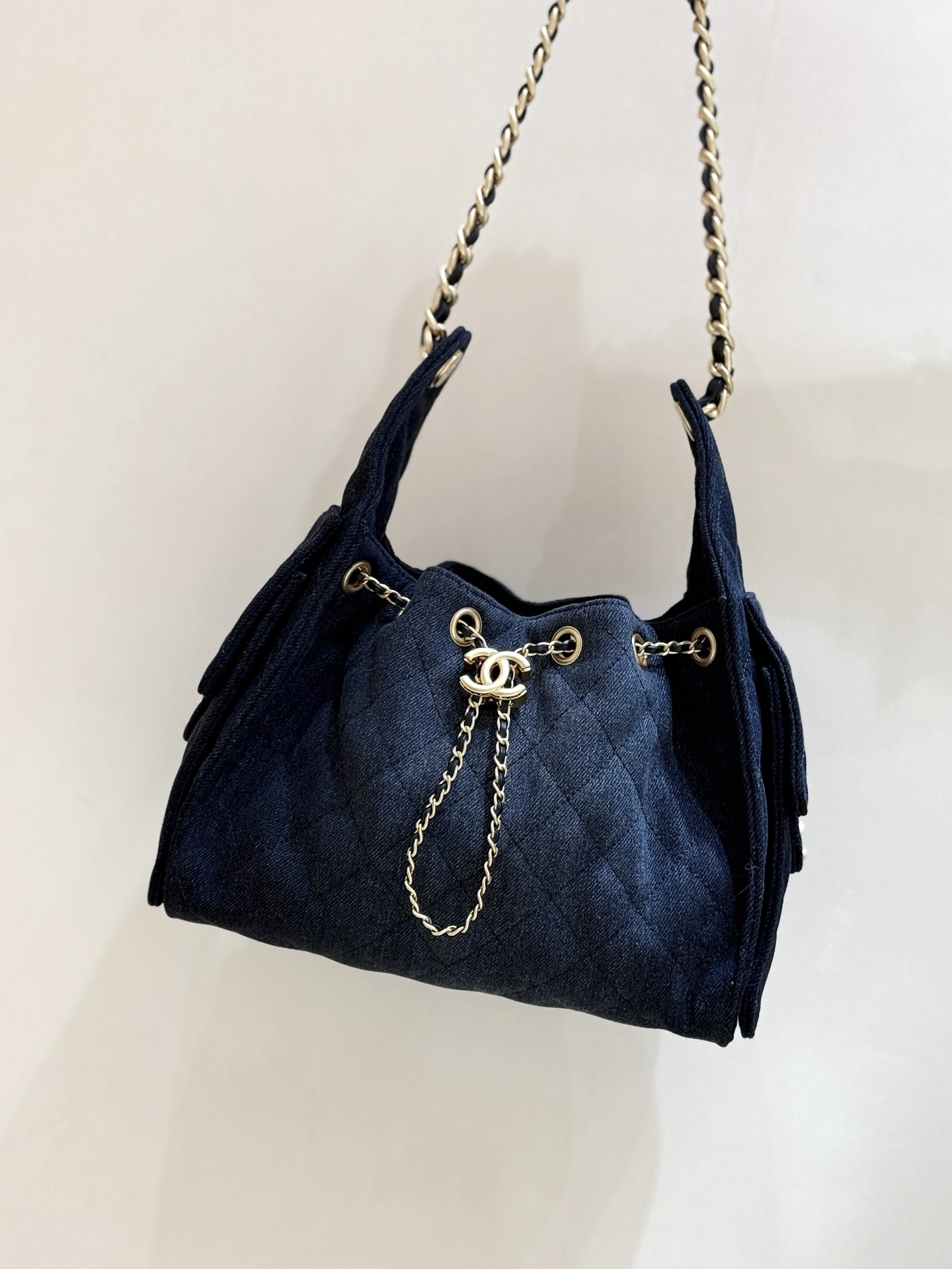 [Chanel Women