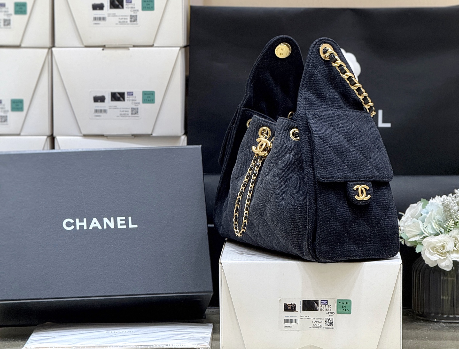 [Chanel Women