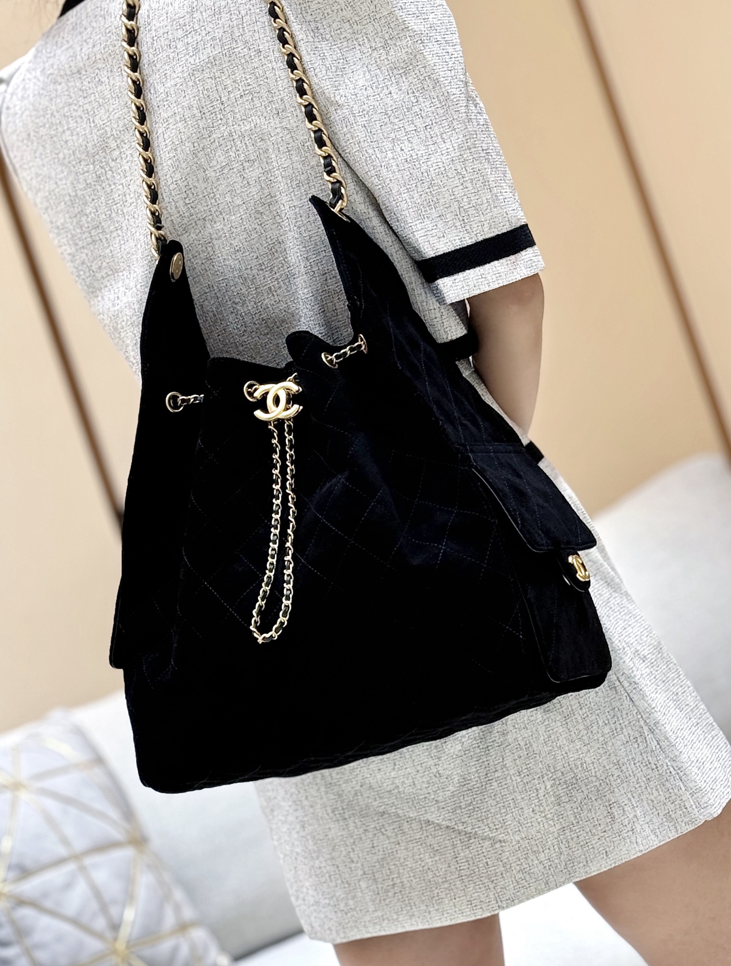 [Chanel Women