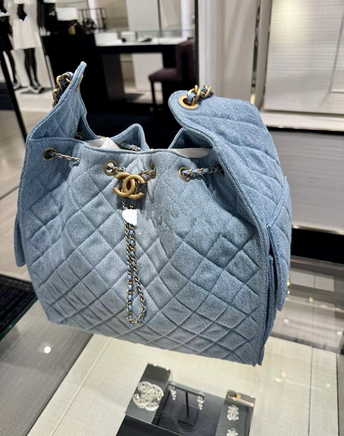 [Chanel Women