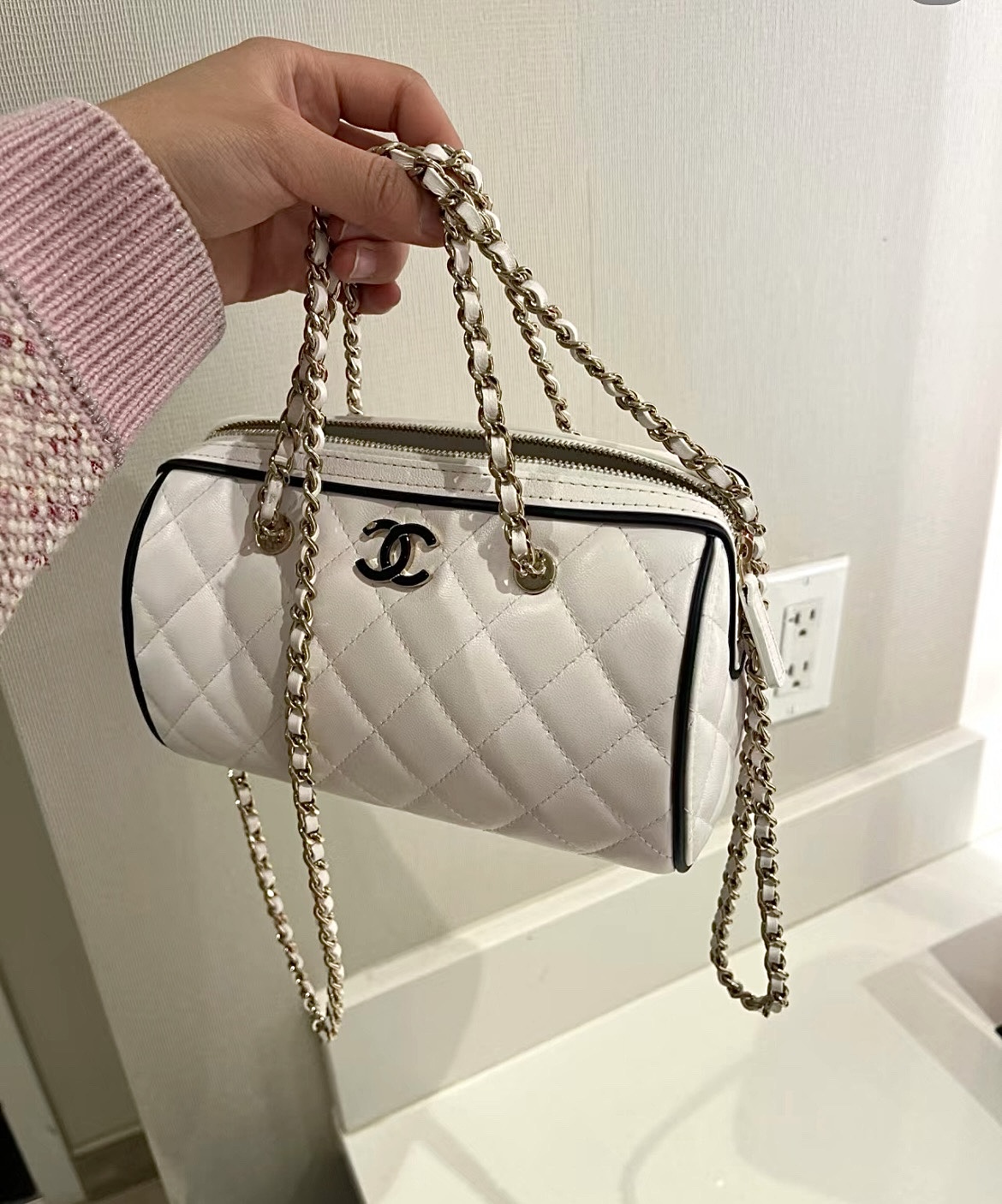 [Chanel Women