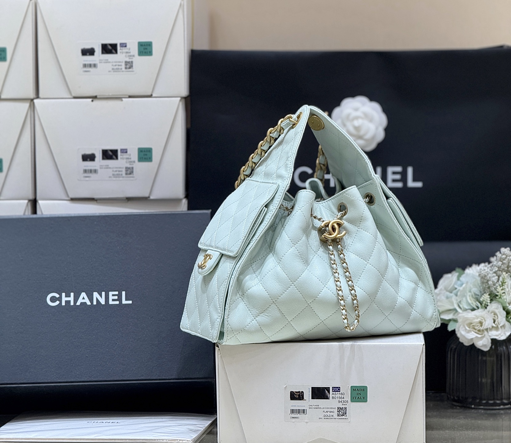 [Chanel Women
