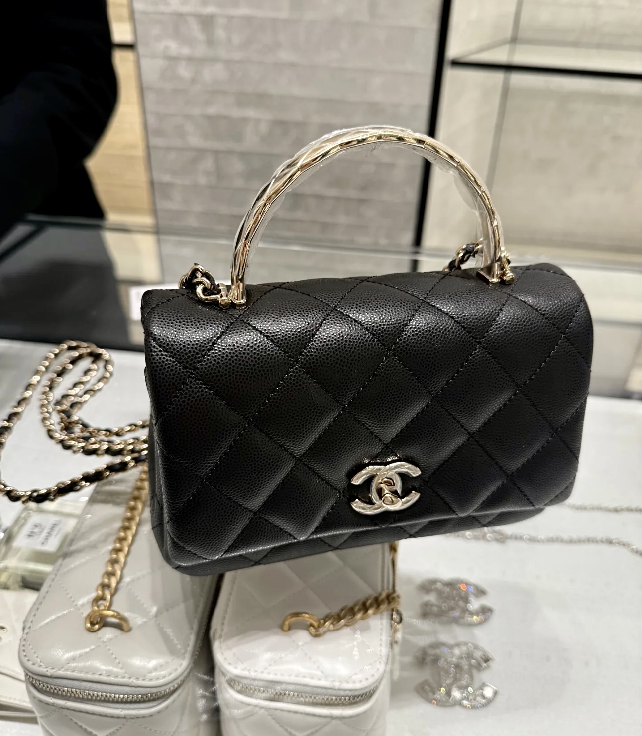 [Chanel Women