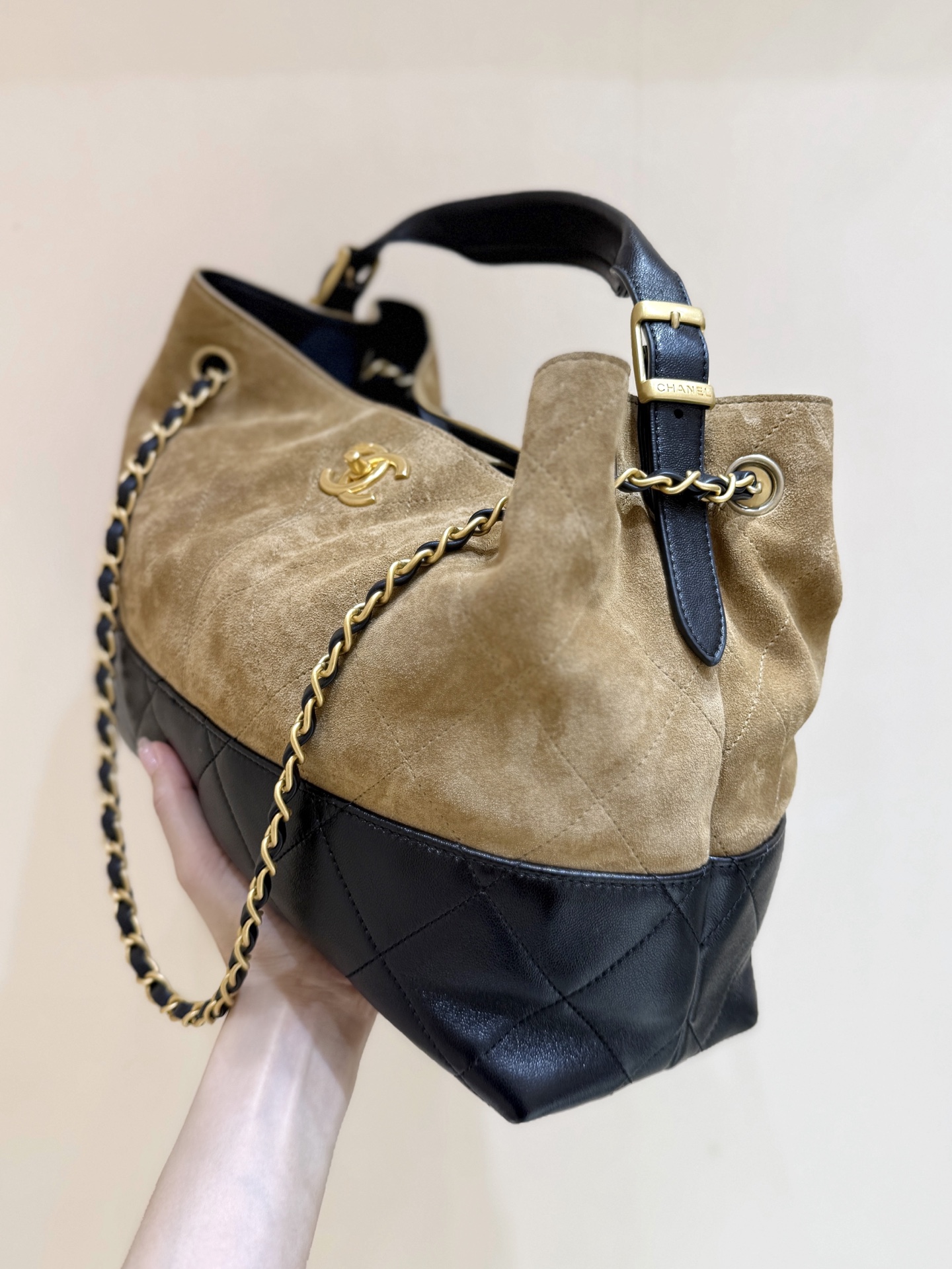 Chanel 25A Suede Patchwork Hobo Bag, Stylish and Practical - AS563400 5 i1749703835248 4257 0 3