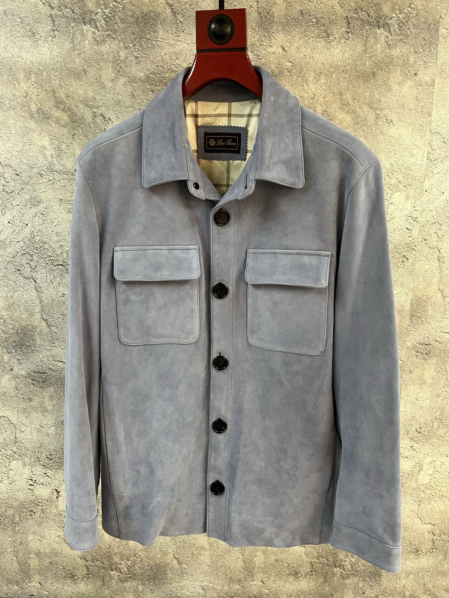 NO:870689,The Hong Kong counter synchronizes the latest luxury work of [Suede Leather Jacket], LP quality two-color jacket. A must-have exquisite item for autumn and winter, smart and light shirt style, special suede process cow leather, light and thin but wide and warm, artificially assisted woven flower collar technology, beautiful and luxurious, creating a minimalist high-quality experience. Code number 48-58 code, men's clothing, loro piana, jackets & coats, jackets & coats, shirts, leather  jacket,cowhide,chamois leather,19860909香港专柜同步【反绒皮衣】奢华新作,LP品质感双色夹克外套.秋冬季必备的精致单品,干练轻衬衫版型,特殊麂皮工艺处理牛皮革,轻薄同时挺阔保暖,人工辅助现织花领口工艺,致美奢华,打造极简的高品体验.码数48——58 编码,男装,loro piana,jackets & coats,jackets & coats,shirts,leather jacket,cowhide,chamois leather,,Women's clothing