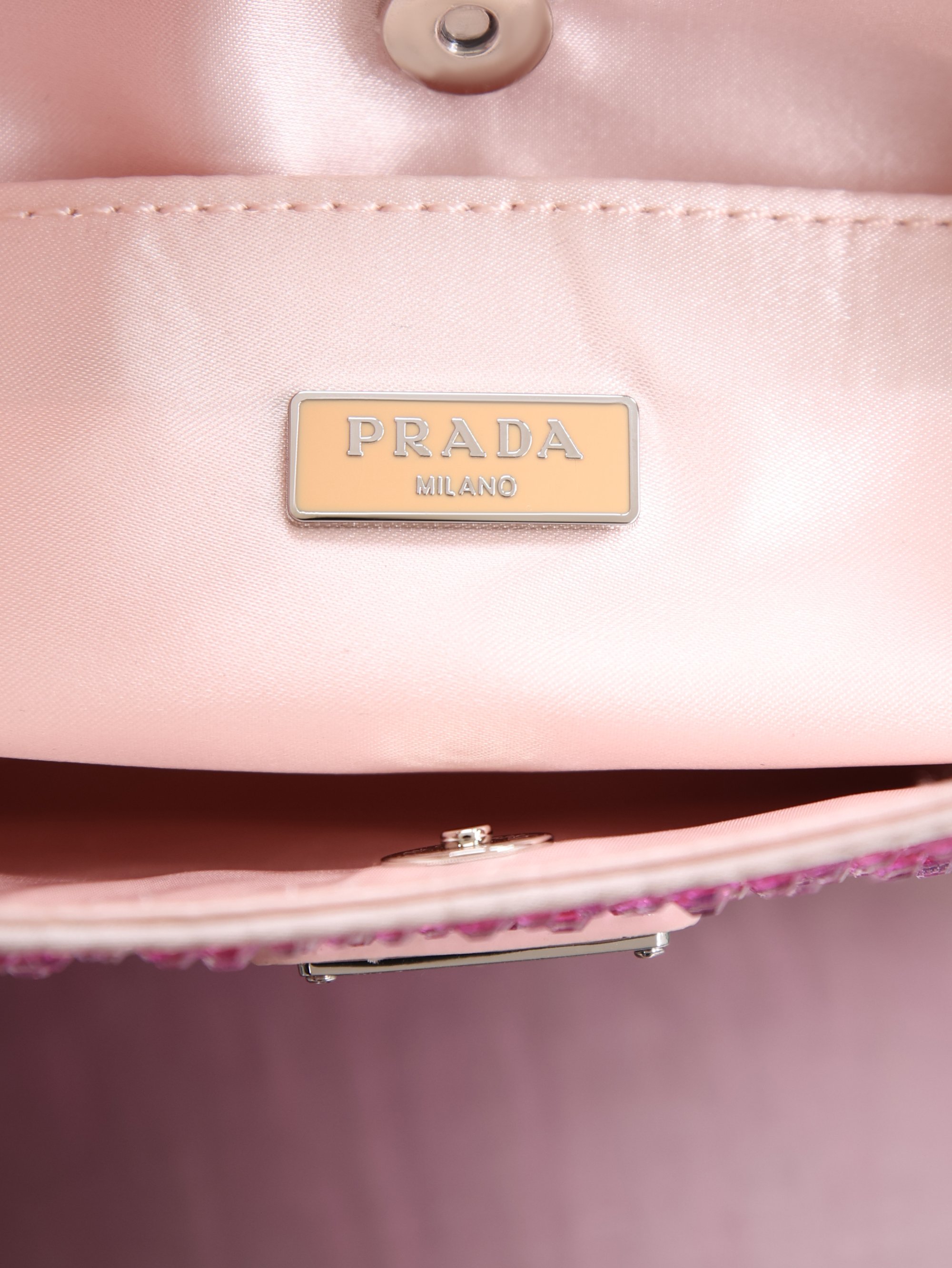 新款。Prada Ss21新品 闪闪水钻 满钻Hobo包 哇咔咔！整个包都是闪钻镶嵌成的水钻Prada Hobo包包 在
