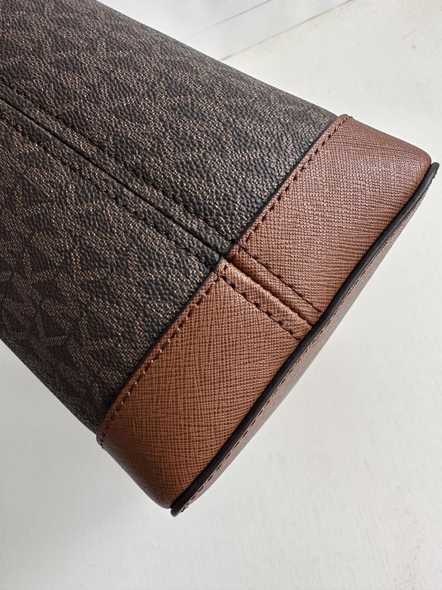 Michael Kors Michael kors mk新款 JET SET TRAVEL系列印花配皮女士单肩手提托特购物袋 尺寸：底长30×24×13