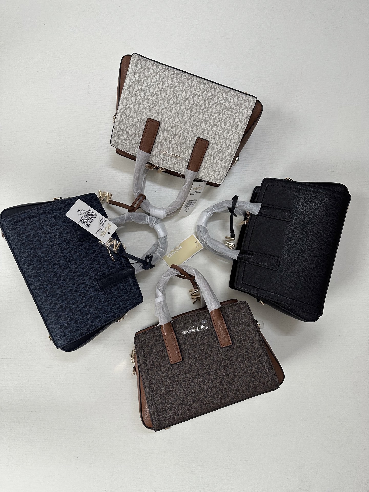 原单P380
mk新款Laila系列女士小号手提包斜挎包，尺寸：28&times;18&times;11