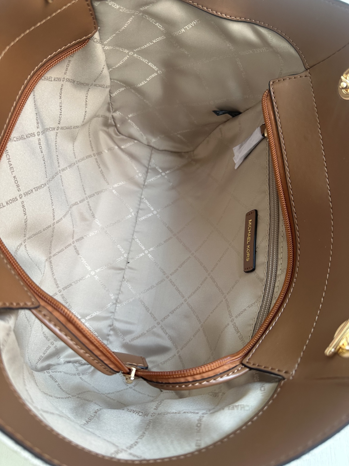 原单340
mk新款JET SET TRAVEL系列妈咪购物袋，尺寸:底长27上宽39&times;26&times;11