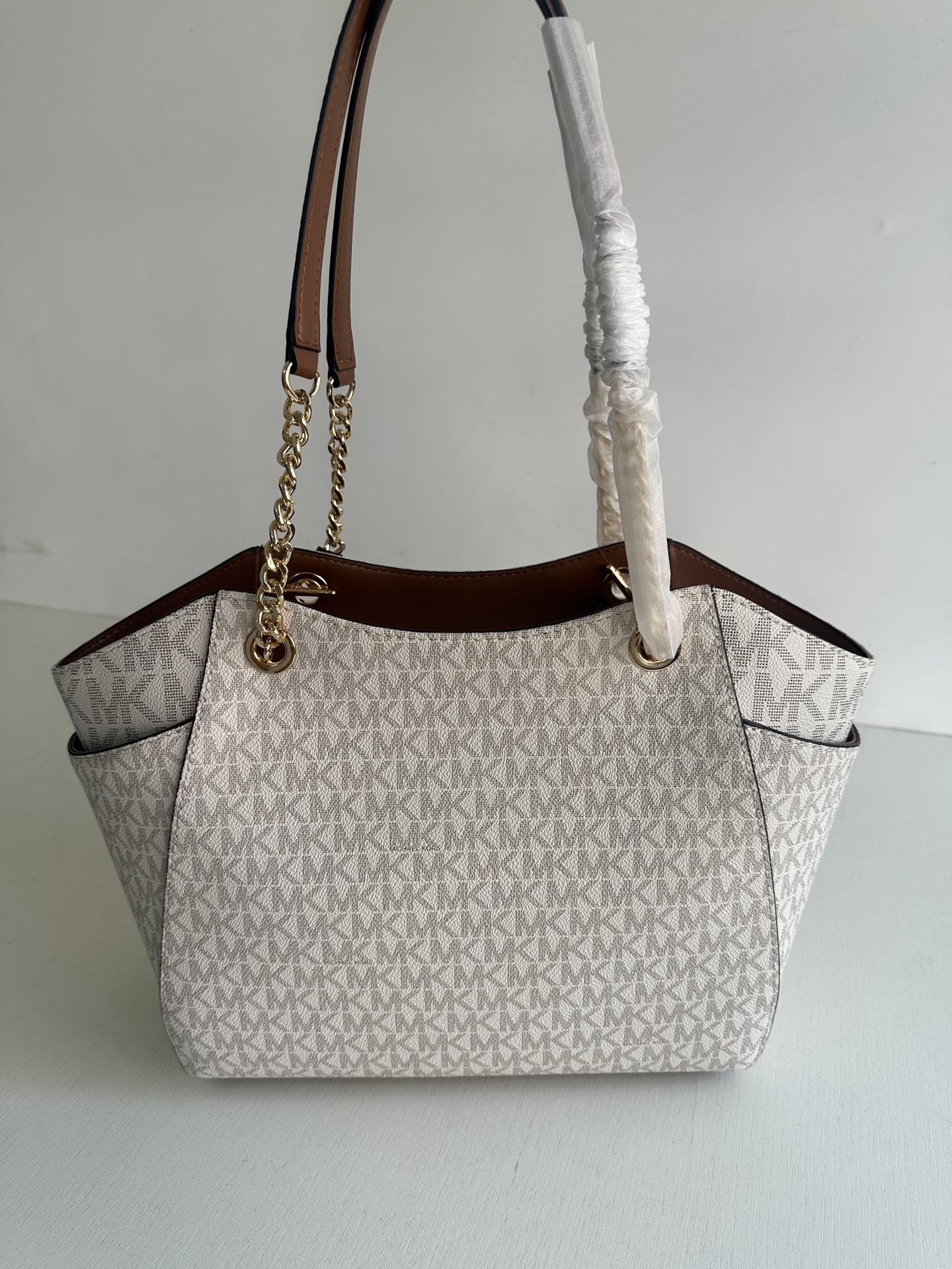 原单340
mk新款JET SET TRAVEL系列妈咪购物袋，尺寸:底长27上宽39&times;26&times;11