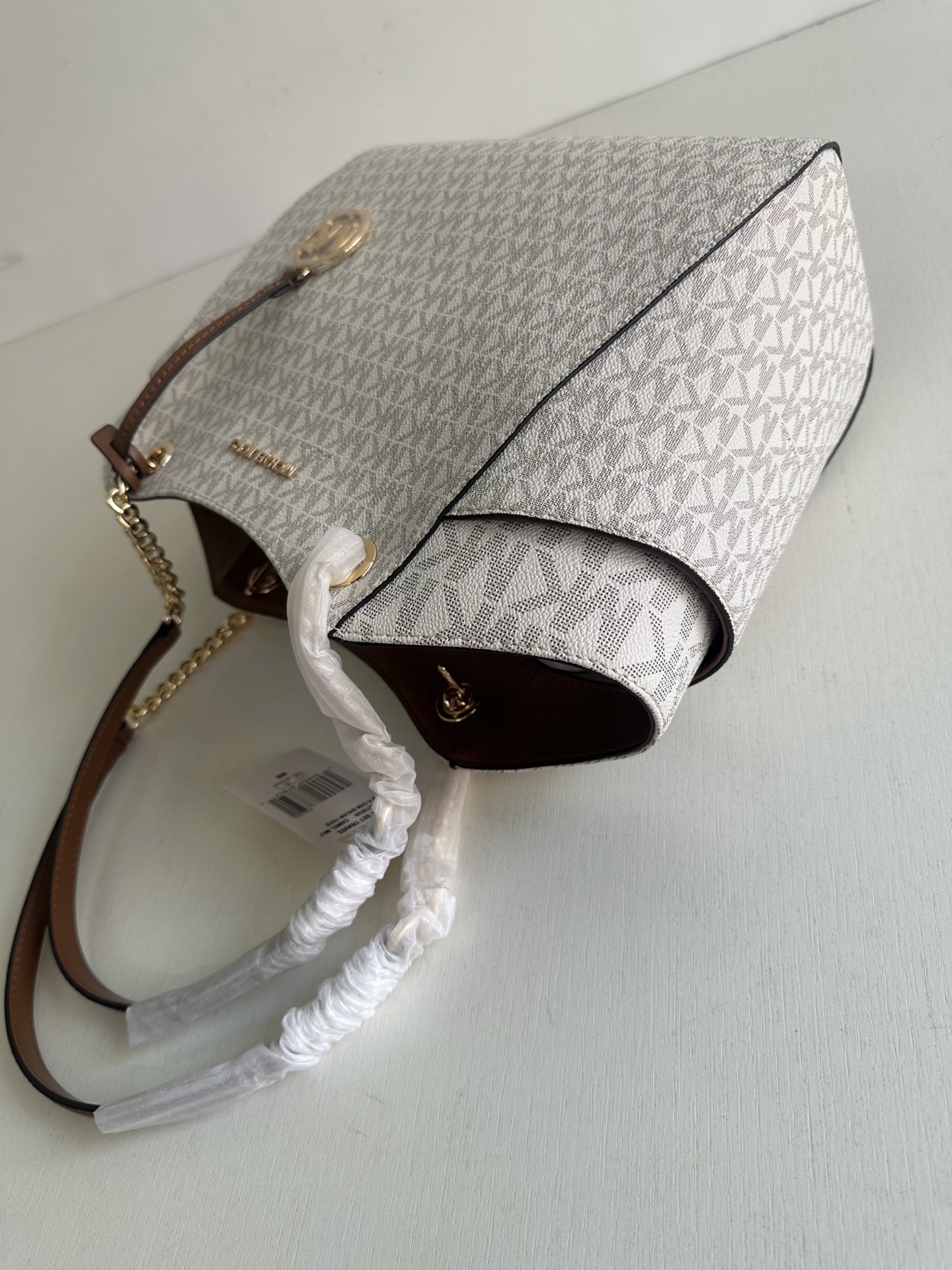 原单340
mk新款JET SET TRAVEL系列妈咪购物袋，尺寸:底长27上宽39&times;26&times;11