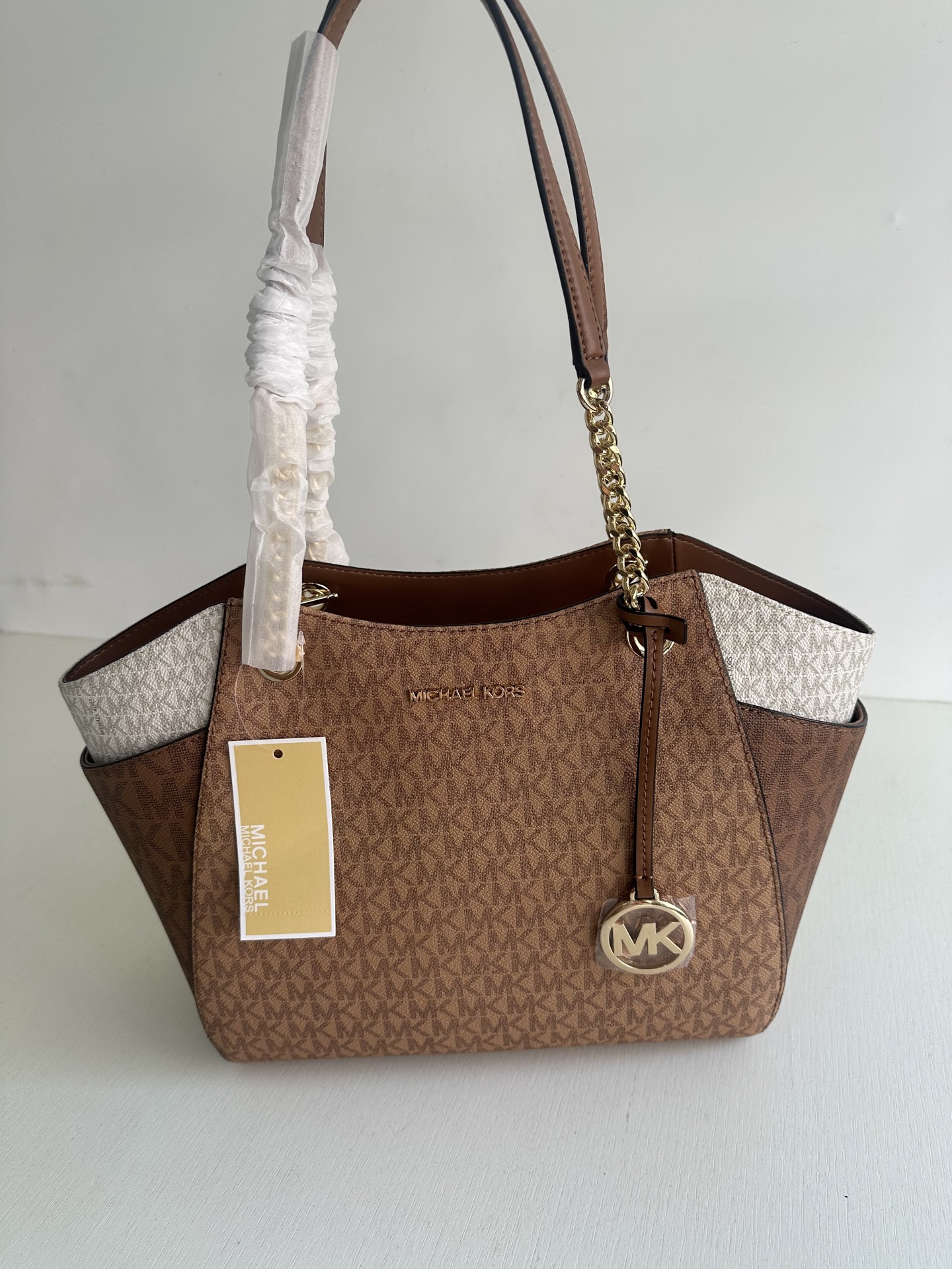 原单P390
mk新款JET SET TRAVEL系列妈咪购物袋，尺寸:底长27上宽39&times;26&times;11