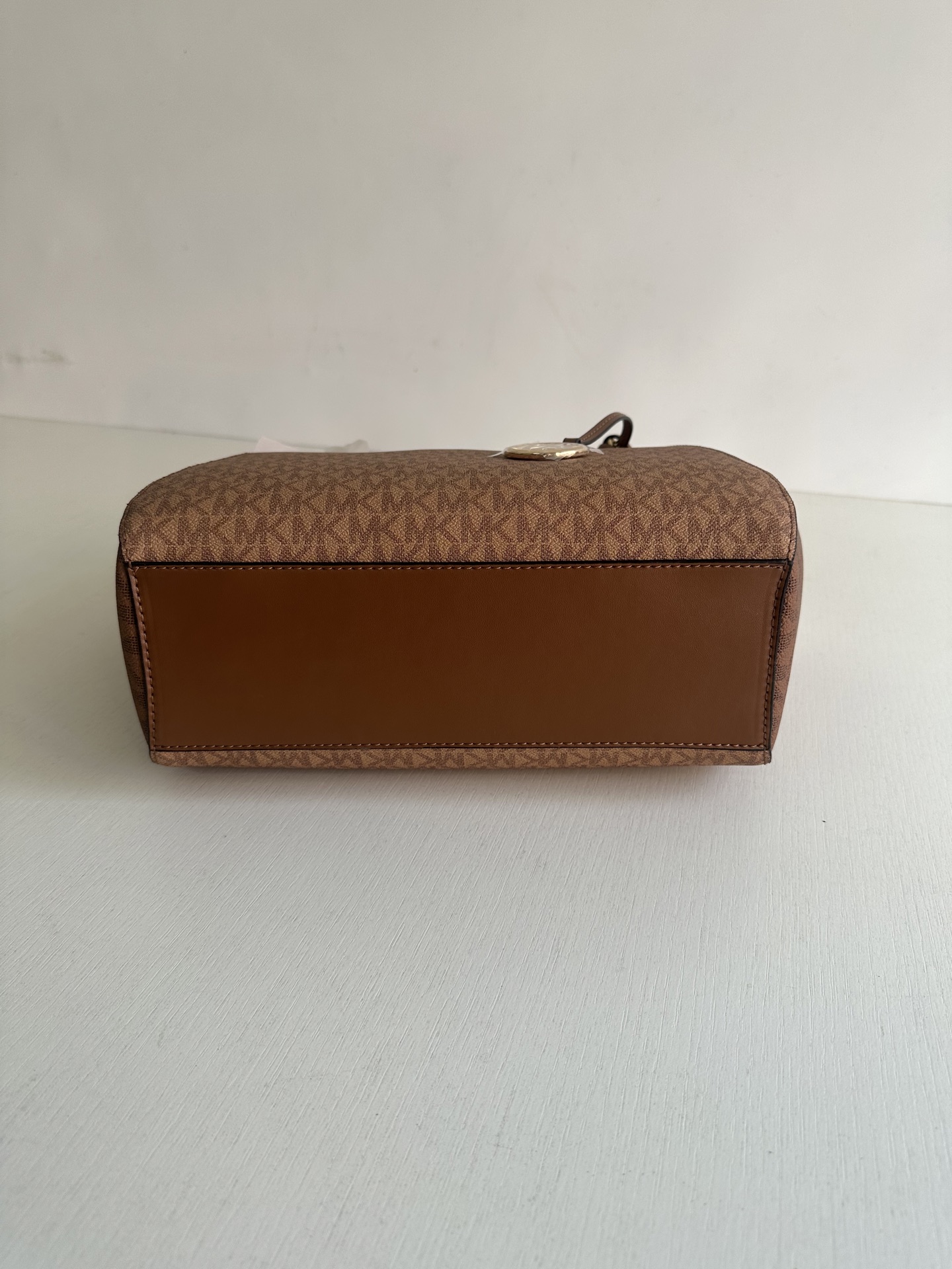 原单P390
mk新款JET SET TRAVEL系列妈咪购物袋，尺寸:底长27上宽39&times;26&times;11