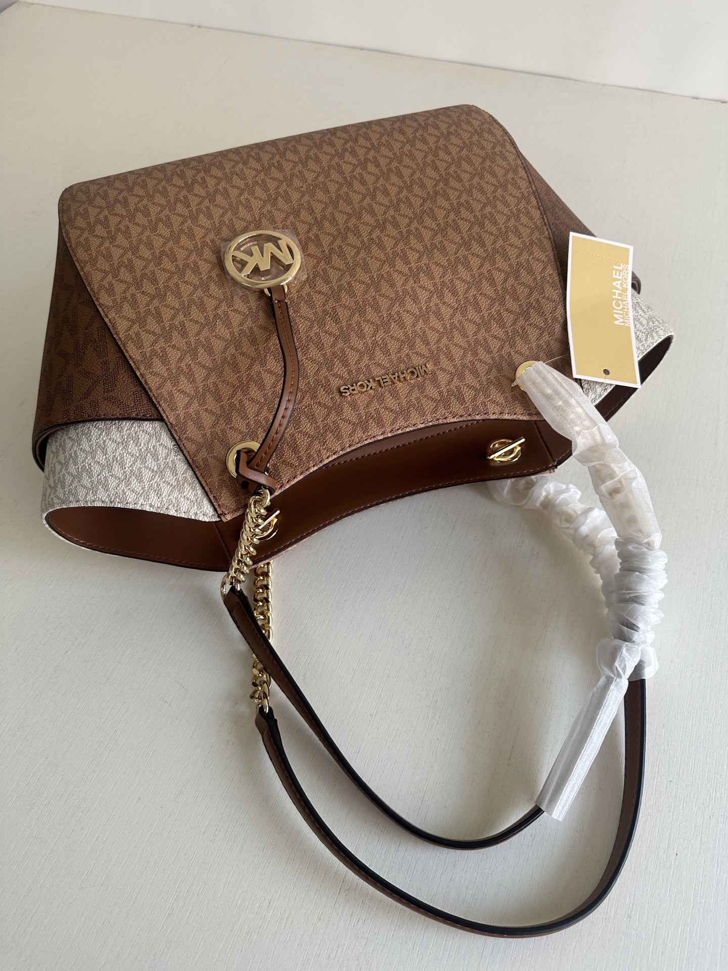 原单P390
mk新款JET SET TRAVEL系列妈咪购物袋，尺寸:底长27上宽39&times;26&times;11