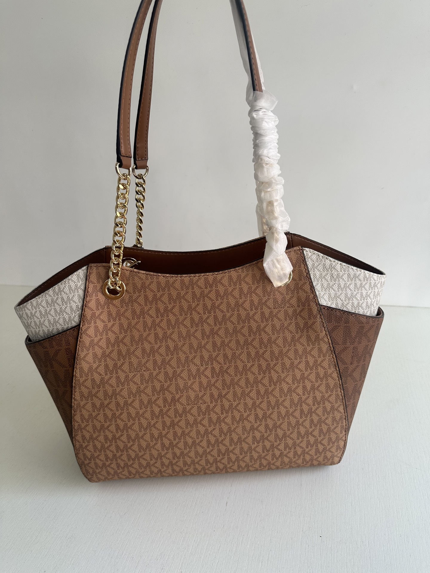 原单P390
mk新款JET SET TRAVEL系列妈咪购物袋，尺寸:底长27上宽39&times;26&times;11