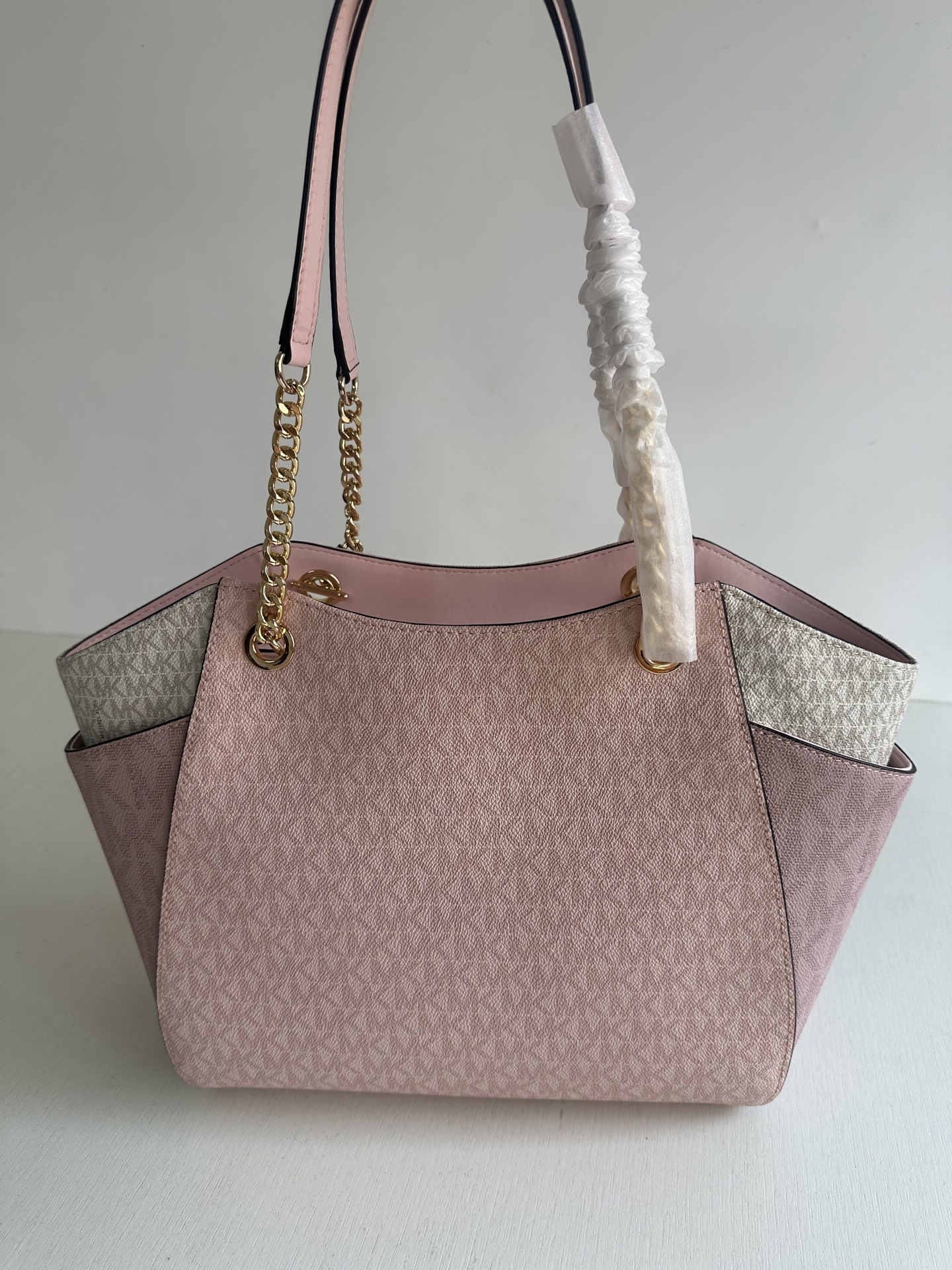 原单340
mk新款JET SET TRAVEL系列妈咪购物袋，尺寸:底长27上宽39&times;26&times;11