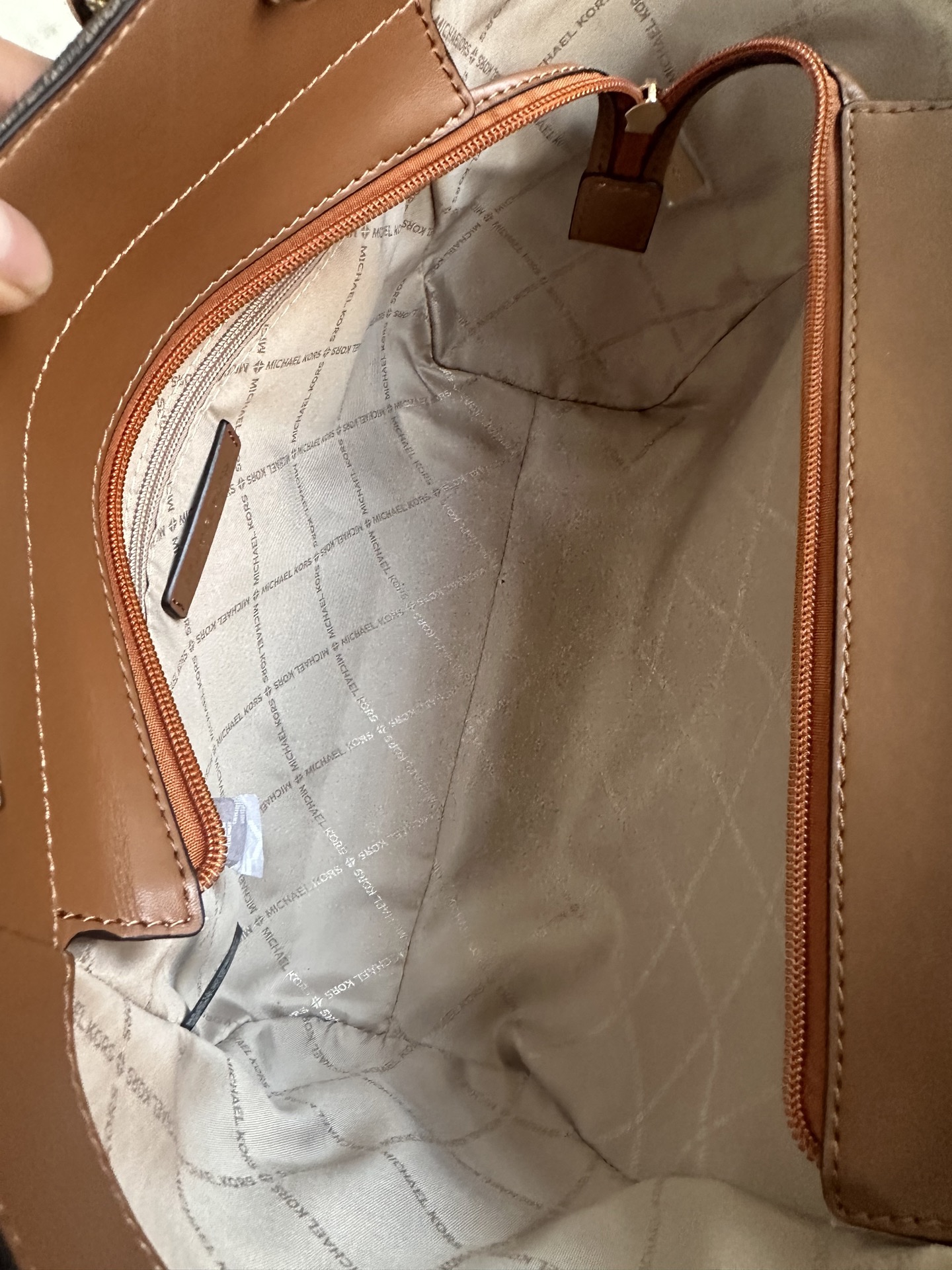 原单P390
mk新款JET SET TRAVEL系列妈咪购物袋，尺寸:底长27上宽39&times;26&times;11