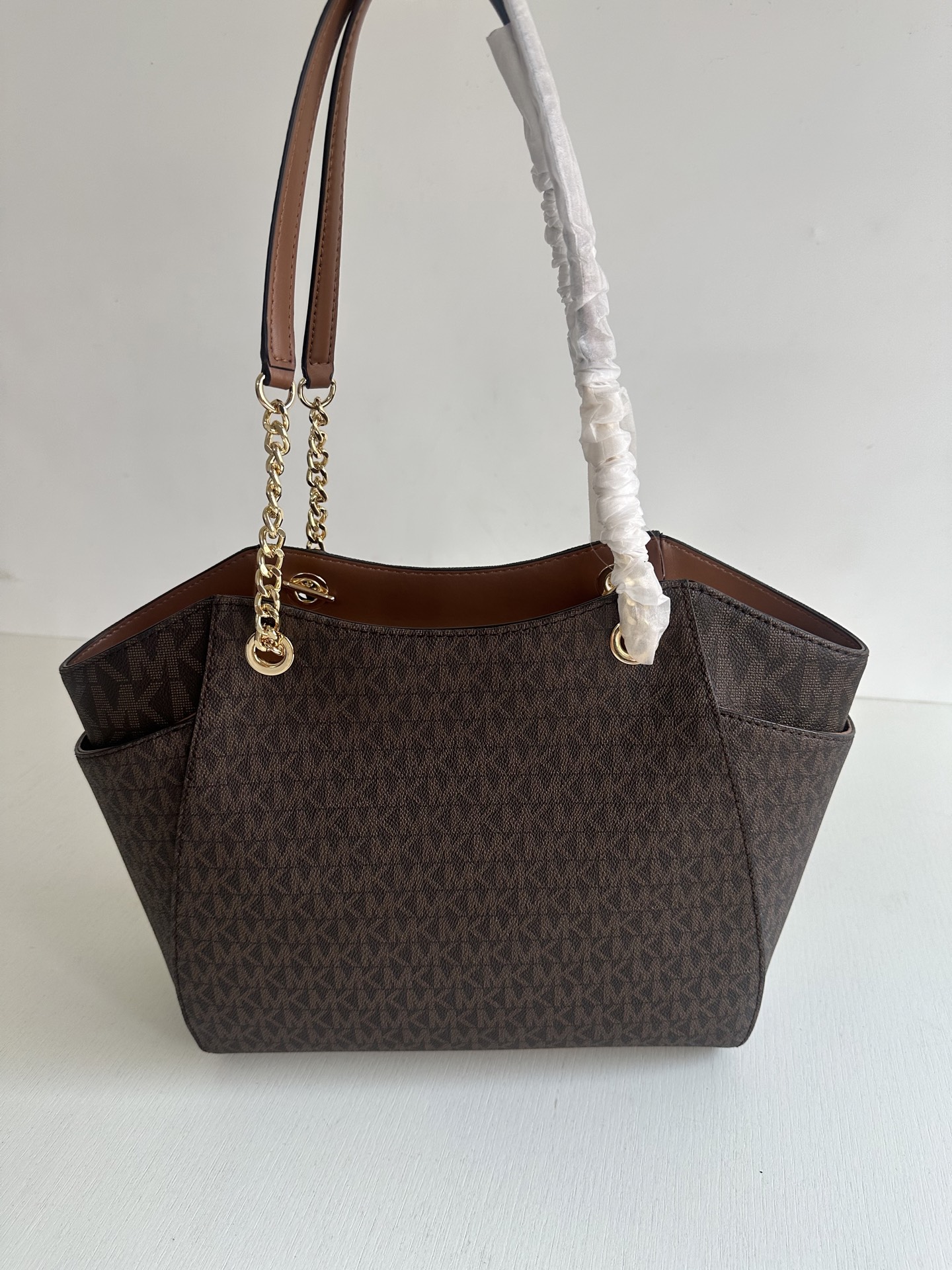 原单P390
mk新款JET SET TRAVEL系列妈咪购物袋，尺寸:底长27上宽39&times;26&times;11