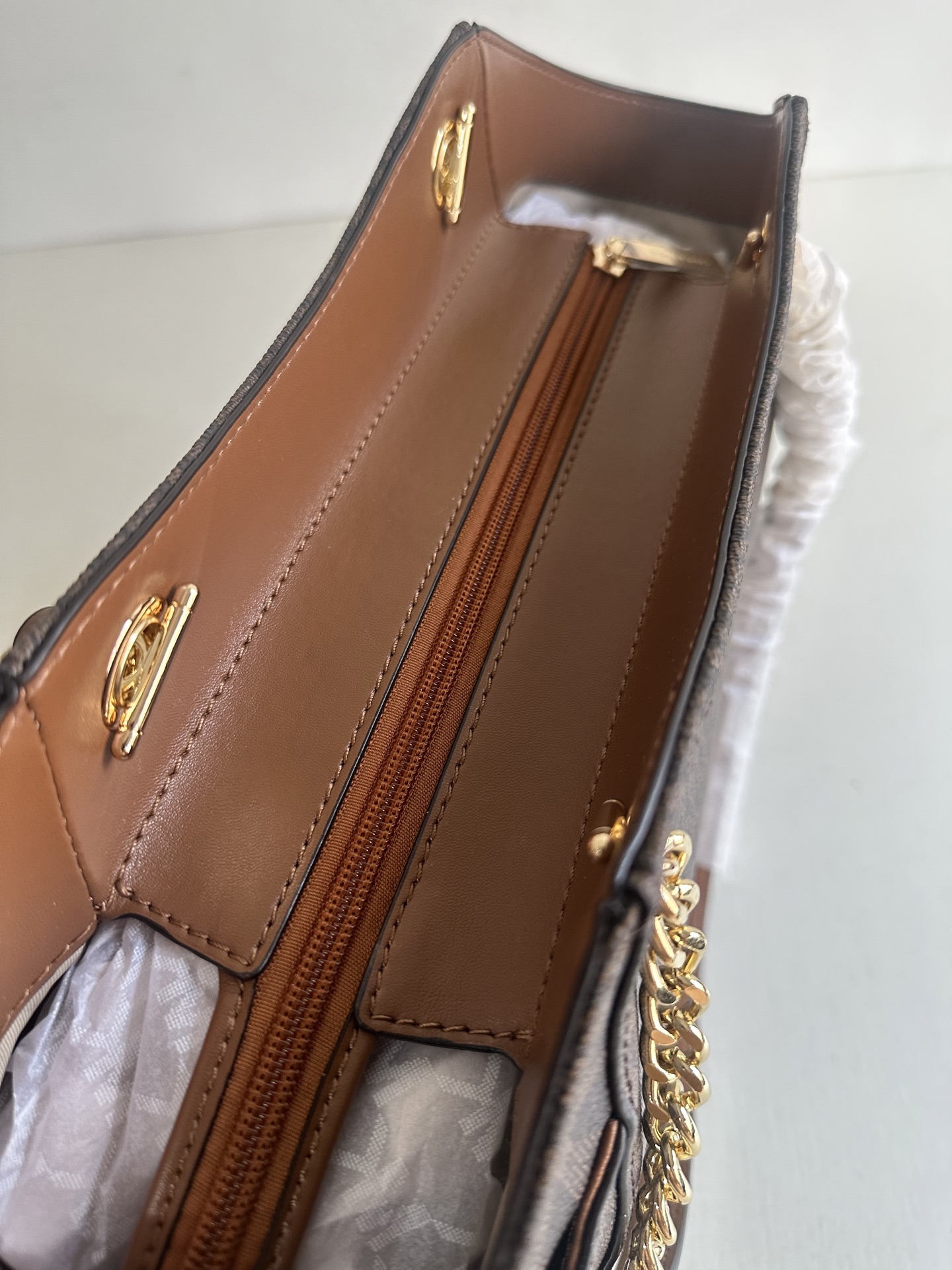 原单P390
mk新款JET SET TRAVEL系列妈咪购物袋，尺寸:底长27上宽39&times;26&times;11