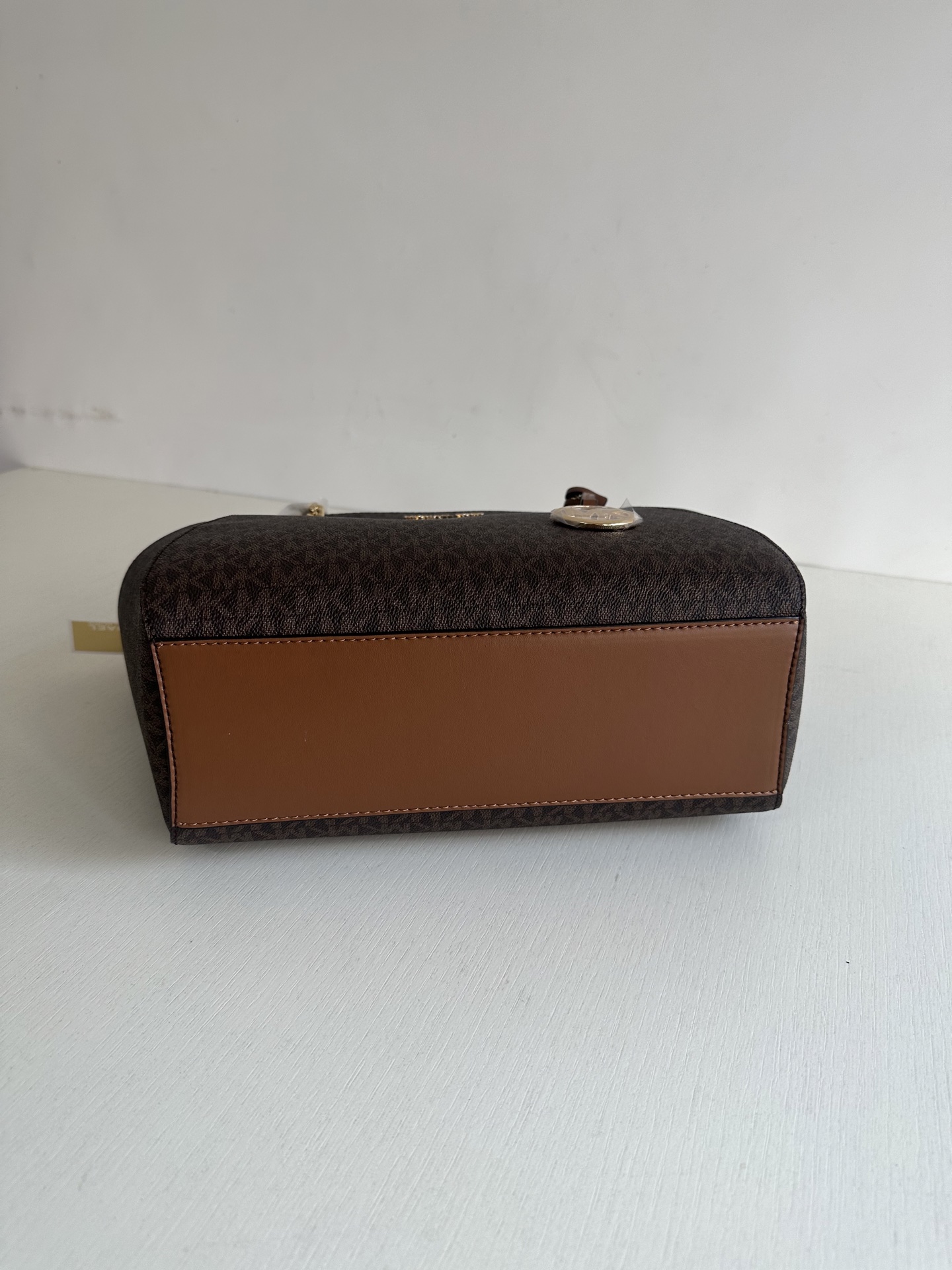 原单P390
mk新款JET SET TRAVEL系列妈咪购物袋，尺寸:底长27上宽39&times;26&times;11