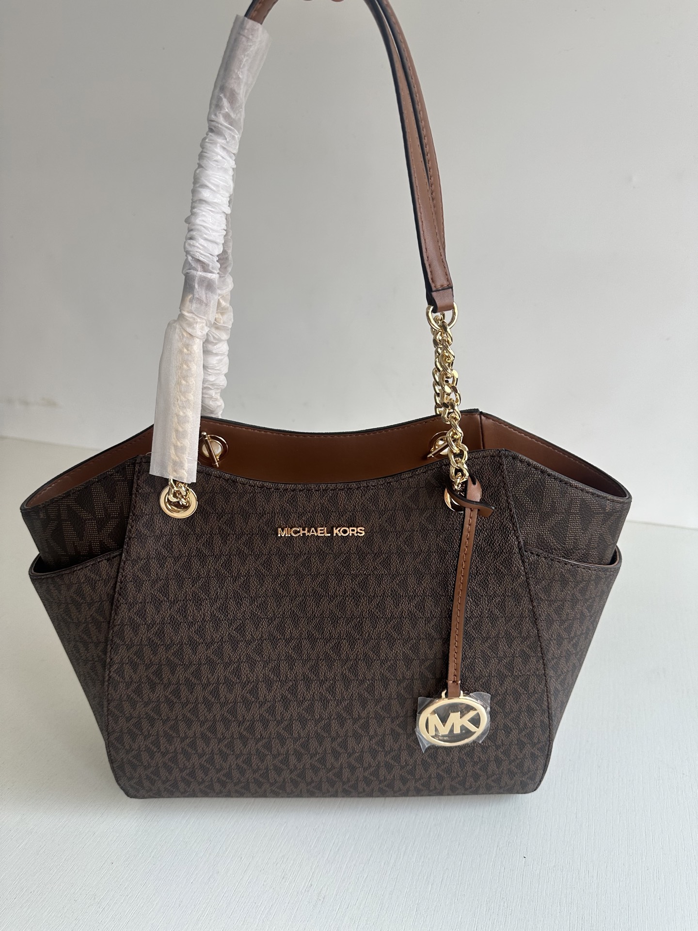 原单P390
mk新款JET SET TRAVEL系列妈咪购物袋，尺寸:底长27上宽39&times;26&times;11