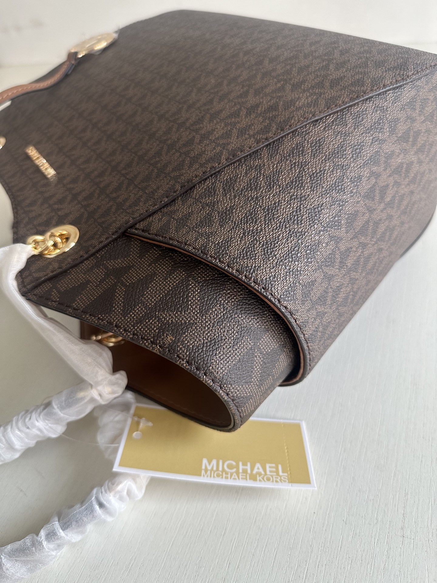 原单P390
mk新款JET SET TRAVEL系列妈咪购物袋，尺寸:底长27上宽39&times;26&times;11