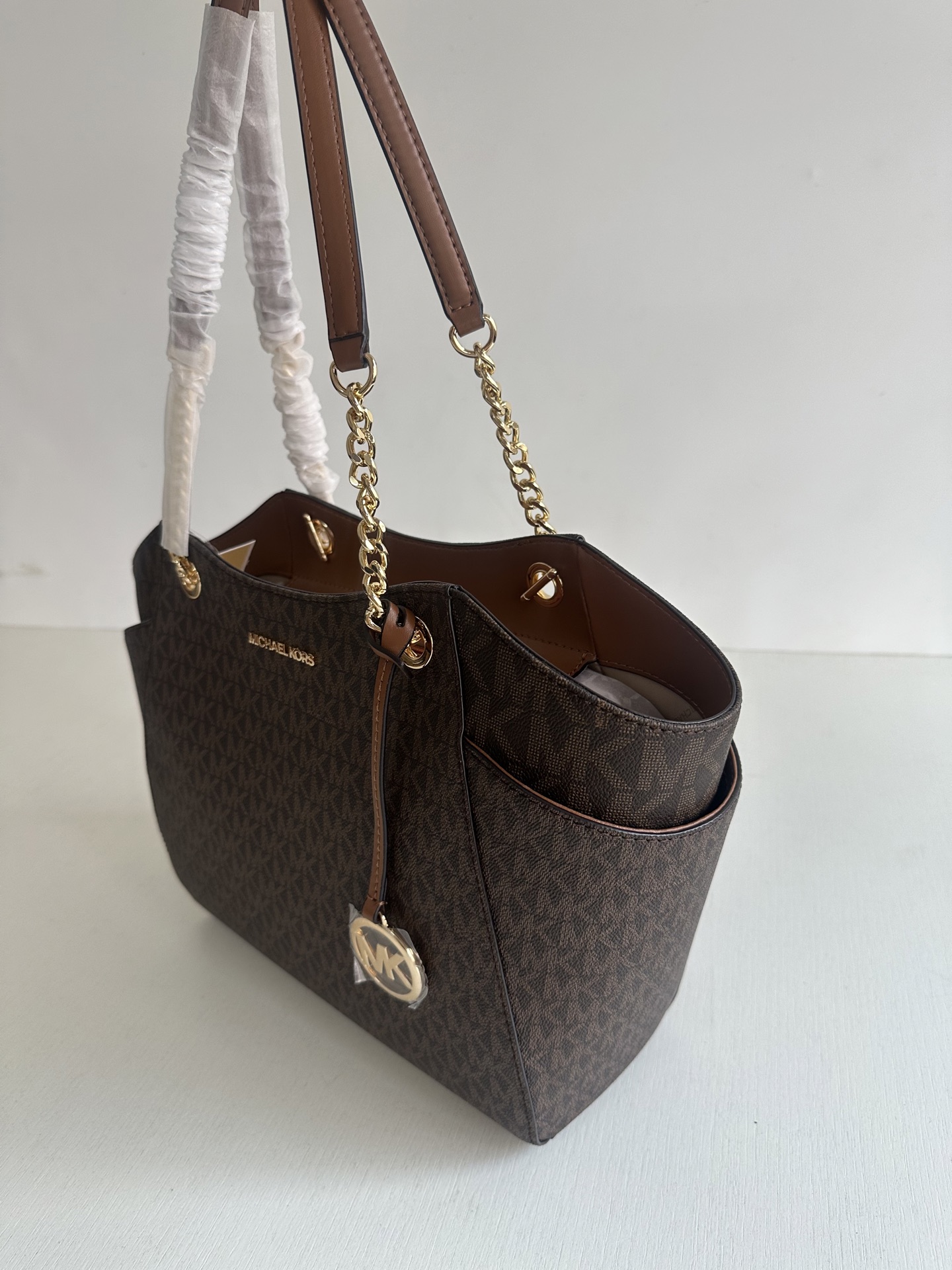 原单P390
mk新款JET SET TRAVEL系列妈咪购物袋，尺寸:底长27上宽39&times;26&times;11