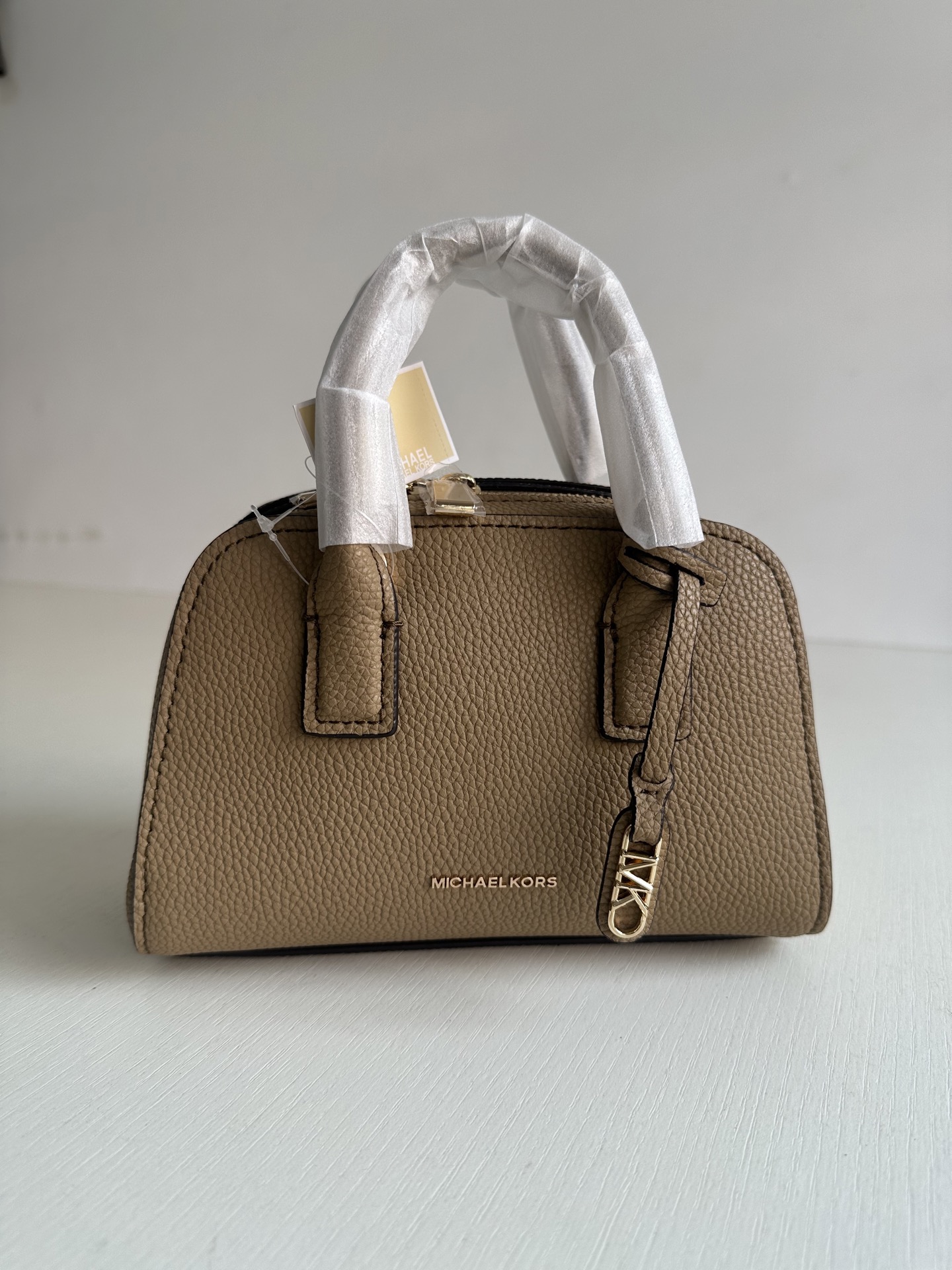 Michael Kors MK新款Ashton系列小号女士手提包波士顿包枕头包，尺寸：20×15×9