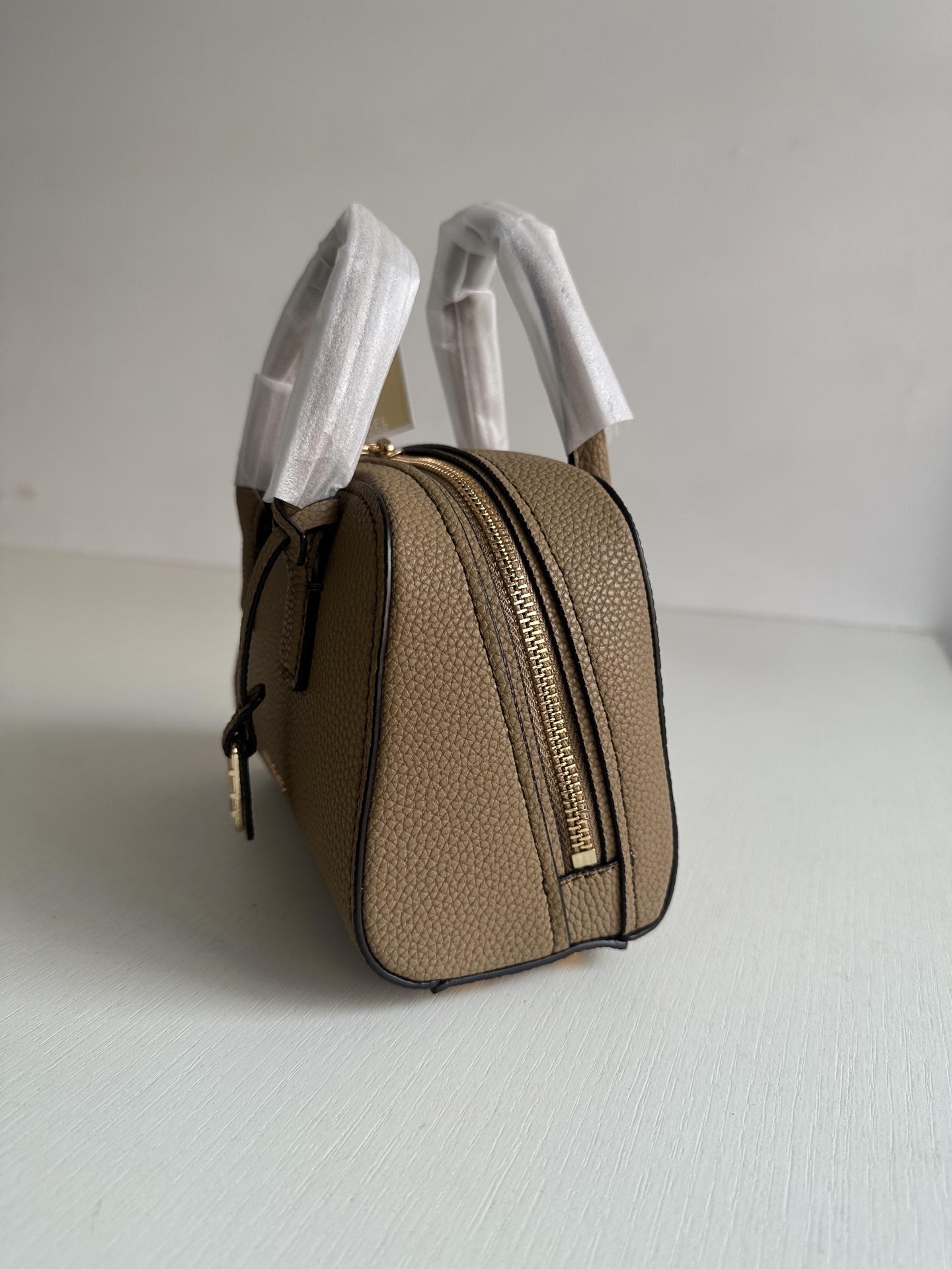 Michael Kors MK新款Ashton系列小号女士手提包波士顿包枕头包，尺寸：20×15×9