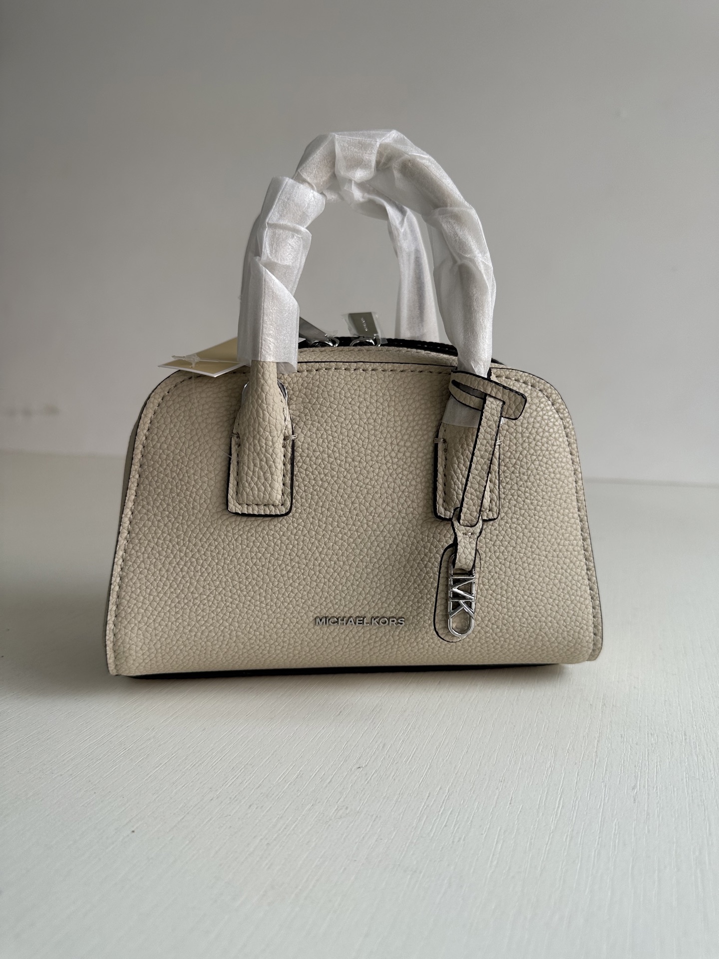 Michael Kors MK新款Ashton系列小号女士手提包波士顿包枕头包，尺寸：20×15×9