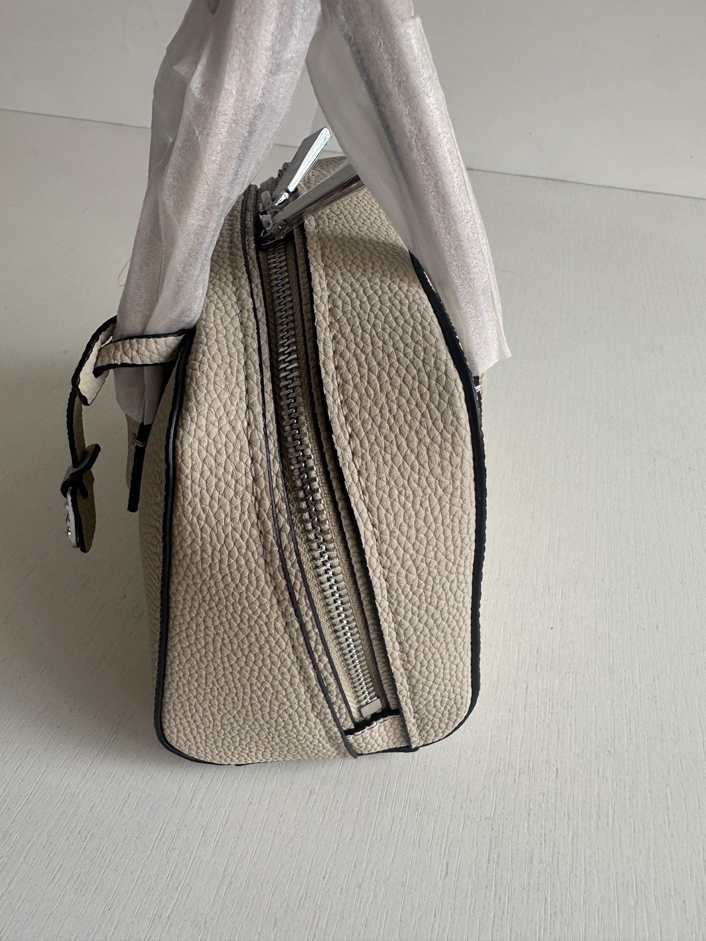 Michael Kors MK新款Ashton系列小号女士手提包波士顿包枕头包，尺寸：20×15×9