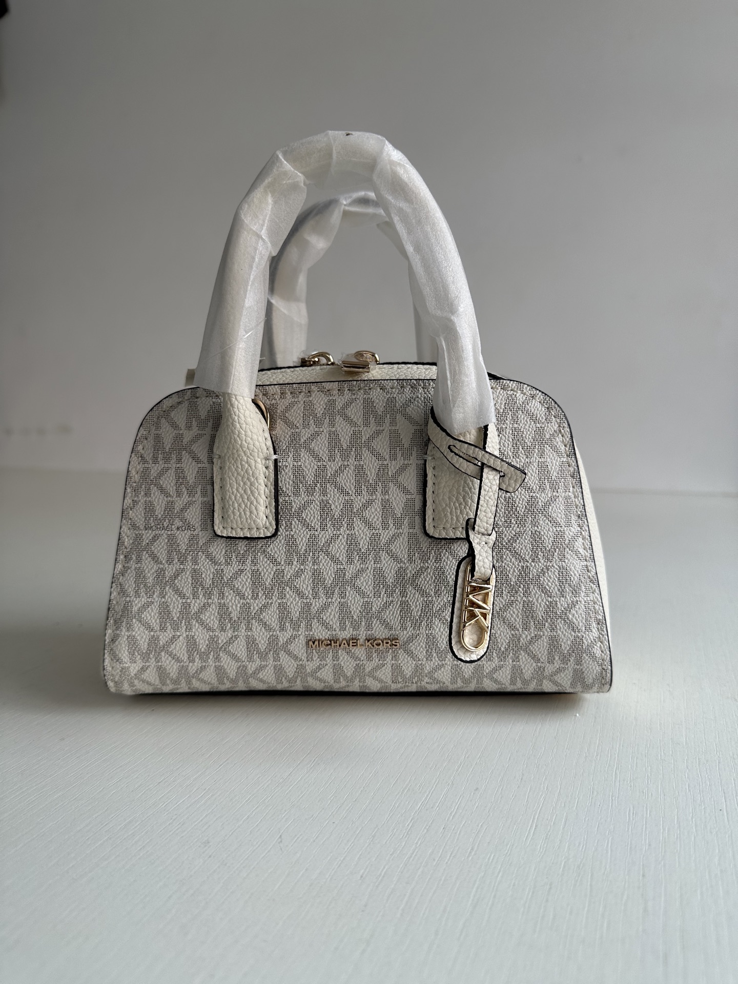 Michael Kors MK新款Ashton系列小号女士手提包波士顿包枕头包，尺寸：20×15×9