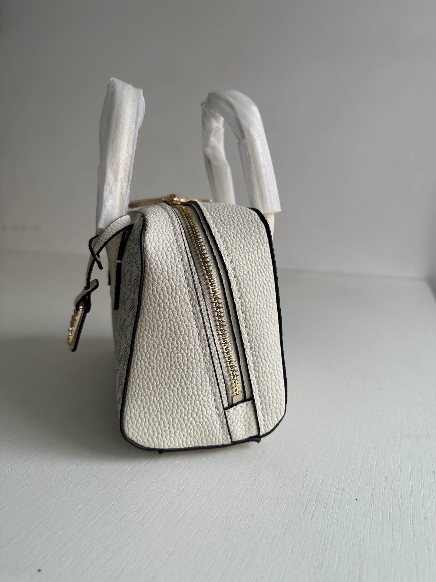 Michael Kors MK新款Ashton系列小号女士手提包波士顿包枕头包，尺寸：20×15×9