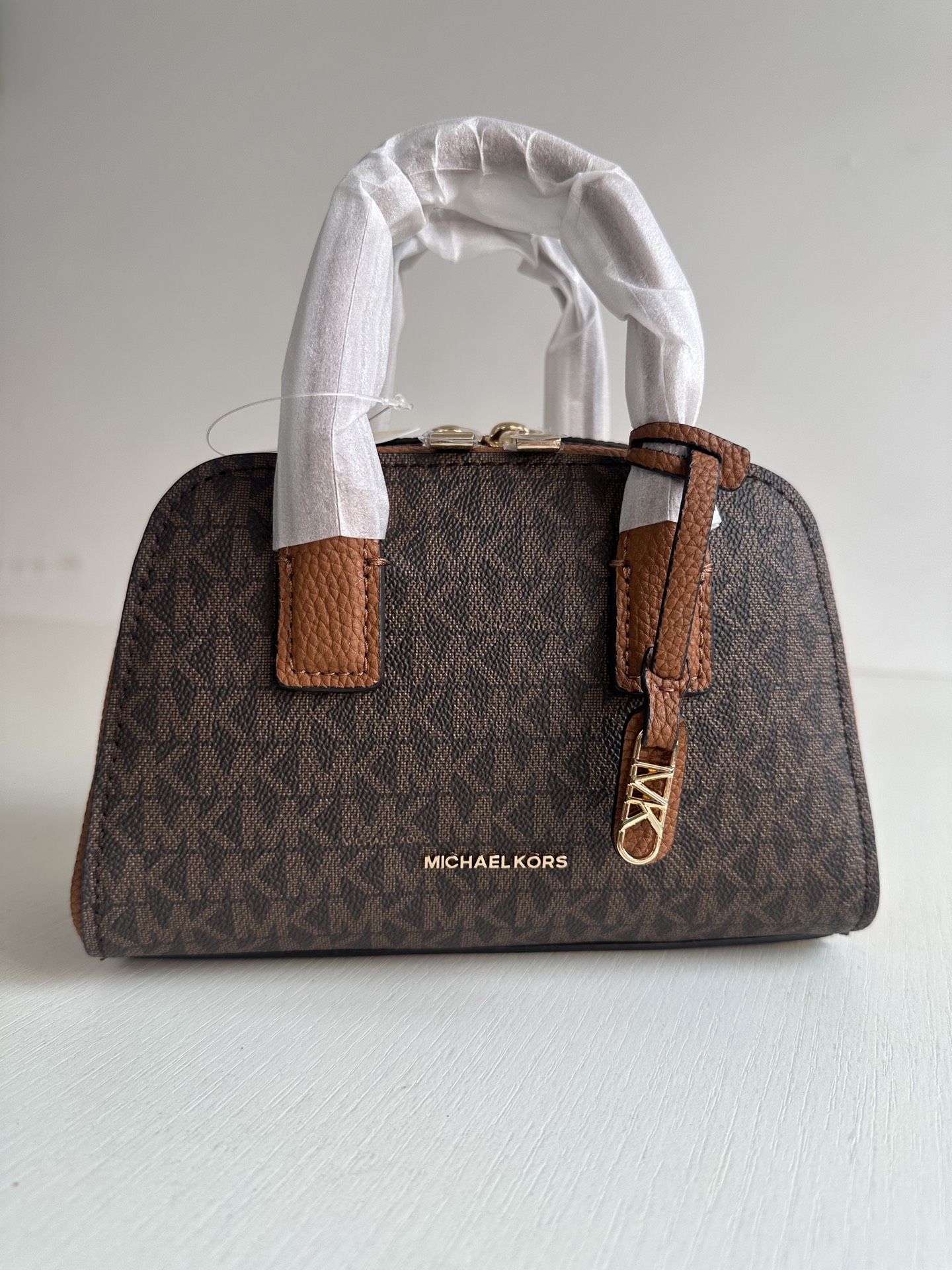 Michael Kors MK新款Ashton系列小号女士手提包波士顿包枕头包，尺寸：20×15×9