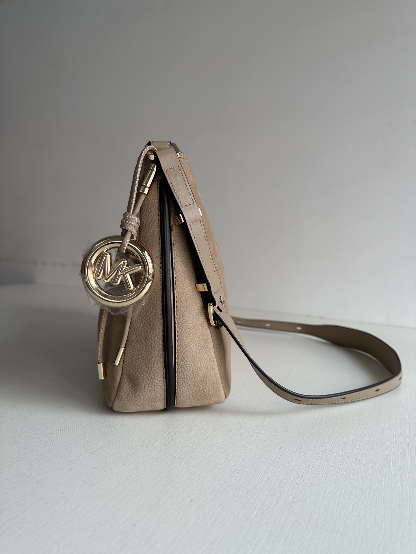 Michael Kors <反毛皮材质> mk新款Nolita系列Michael kors 中号反毛皮单肩包