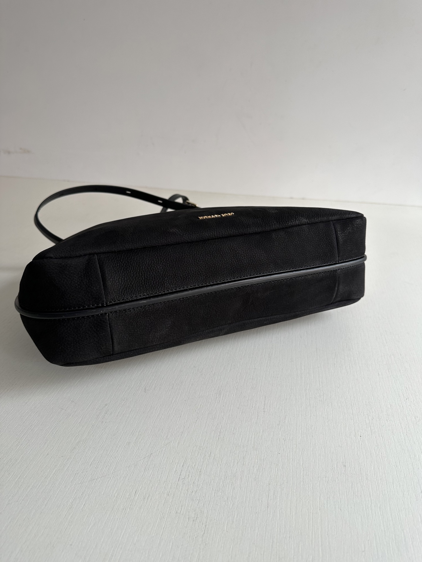 Michael Kors <反毛皮材质> mk新款Nolita系列Michael kors 中号反毛皮单肩包