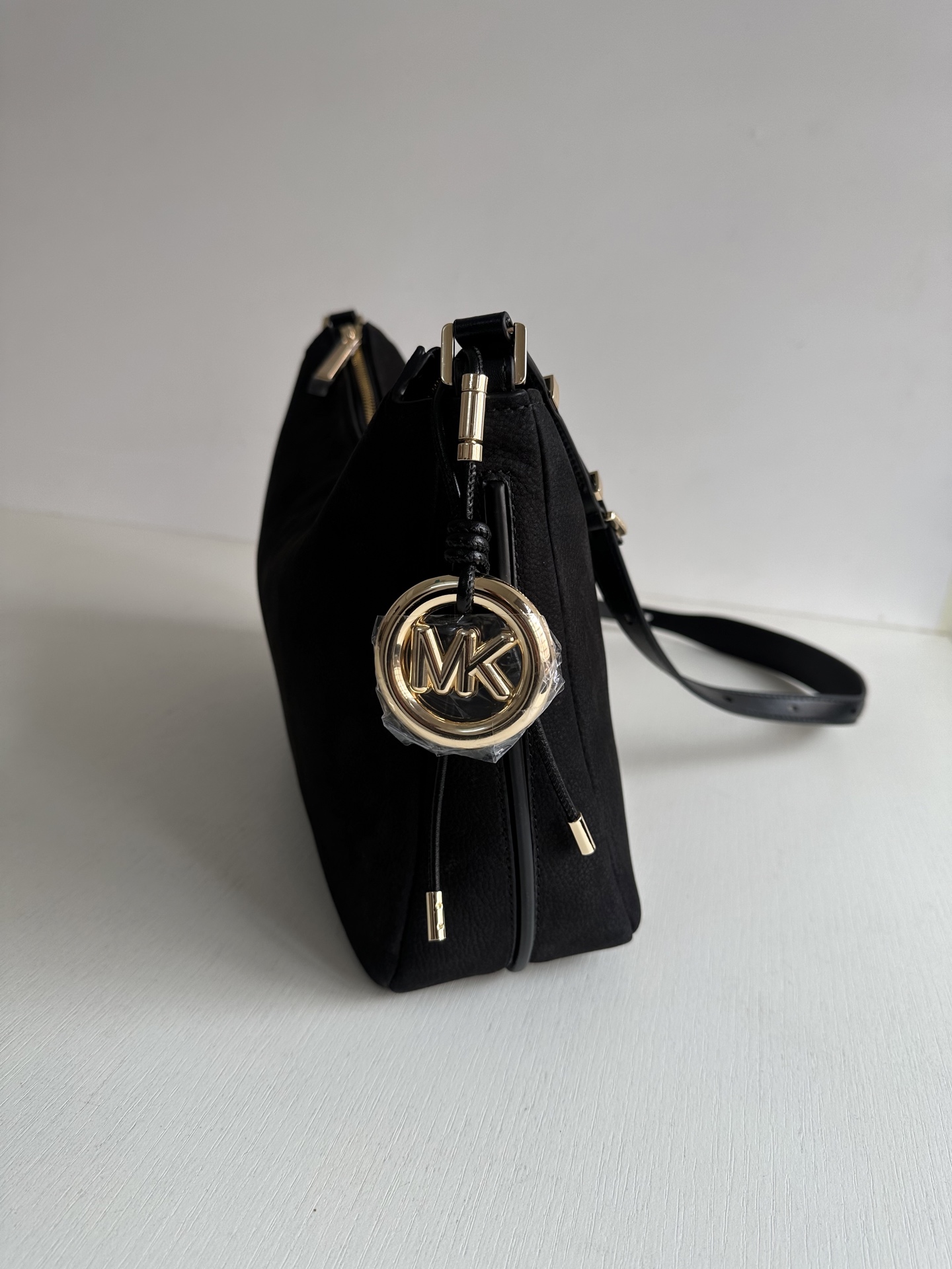 Michael Kors <反毛皮材质> mk新款Nolita系列Michael kors 中号反毛皮单肩包
