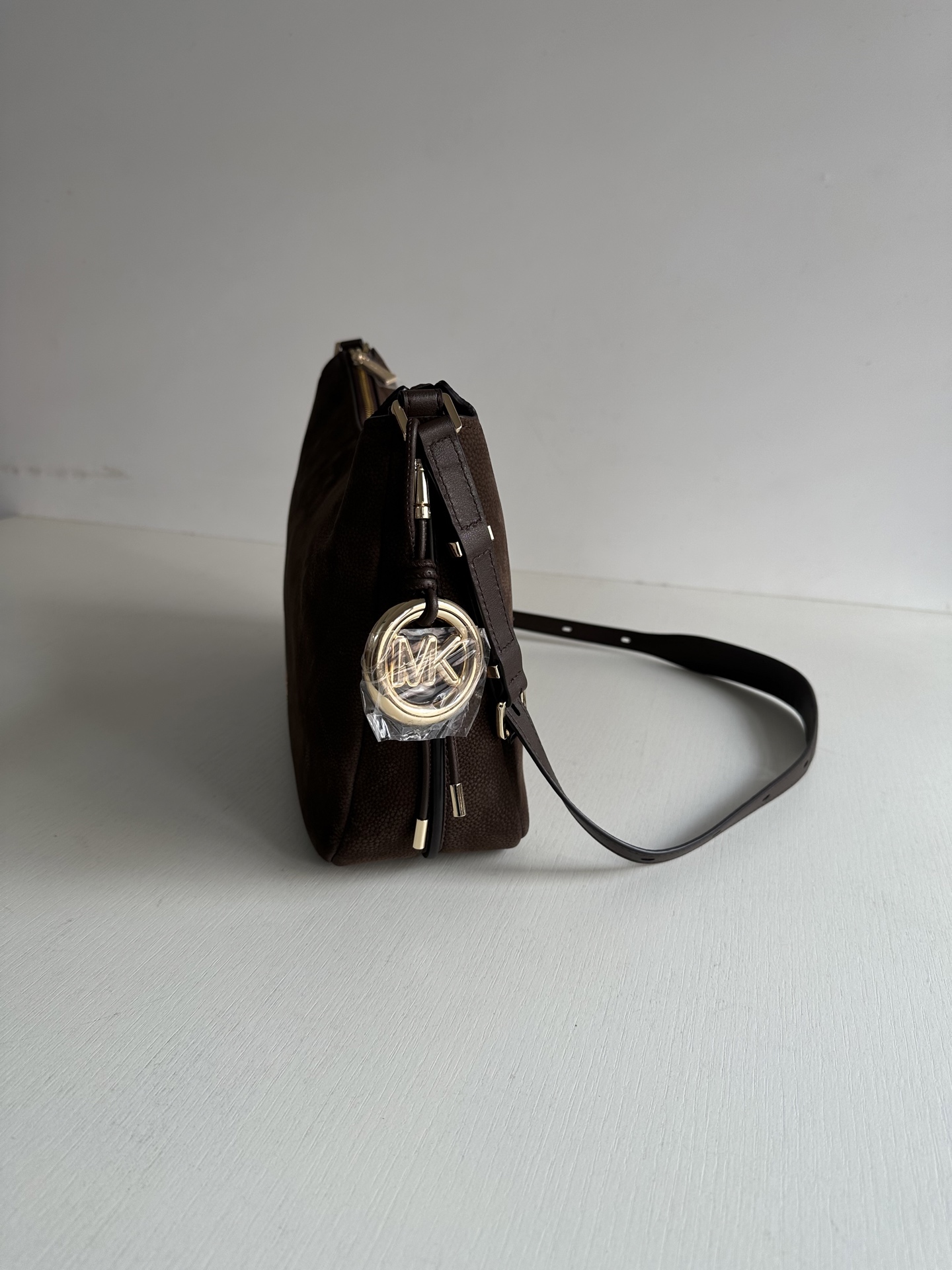 Michael Kors <反毛皮材质> mk新款Nolita系列Michael kors 中号反毛皮单肩包
