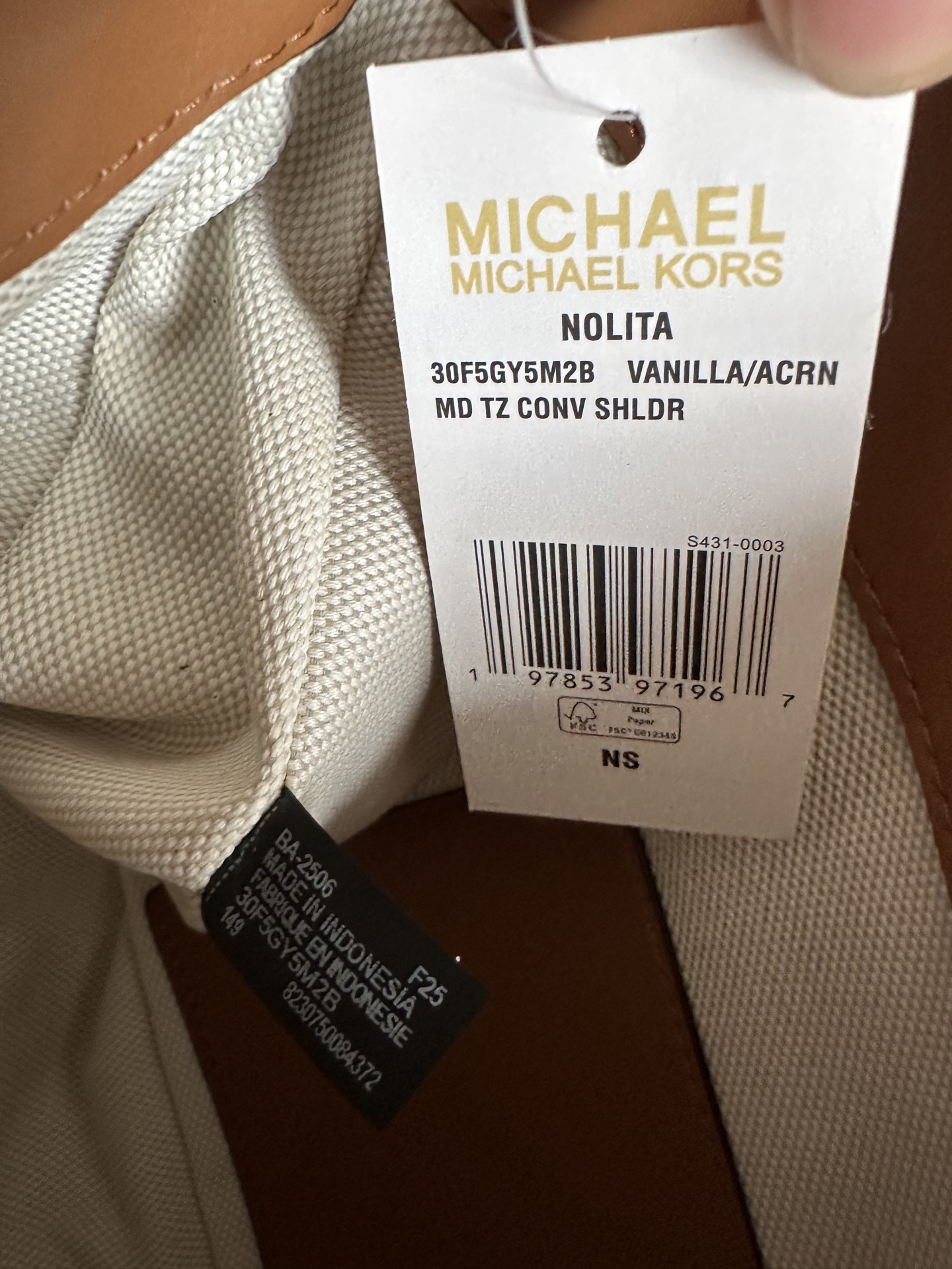 Michael Kors mk新款Nolita系列Michael kors 中号pvc配皮单肩包，腋下包，斜挎包 尺寸：39×25×10