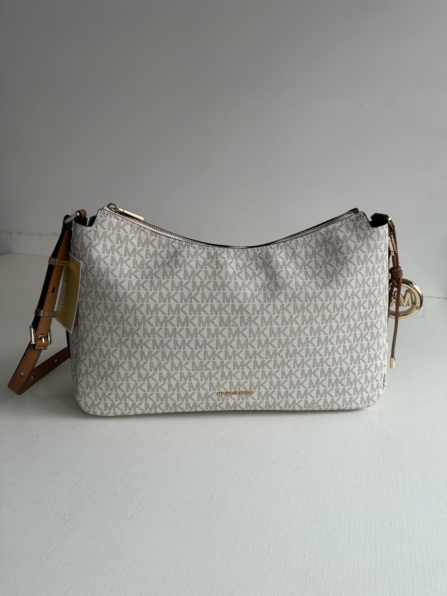 Michael Kors mk新款Nolita系列Michael kors 中号pvc配皮单肩包，腋下包，斜挎包 尺寸：39×25×10