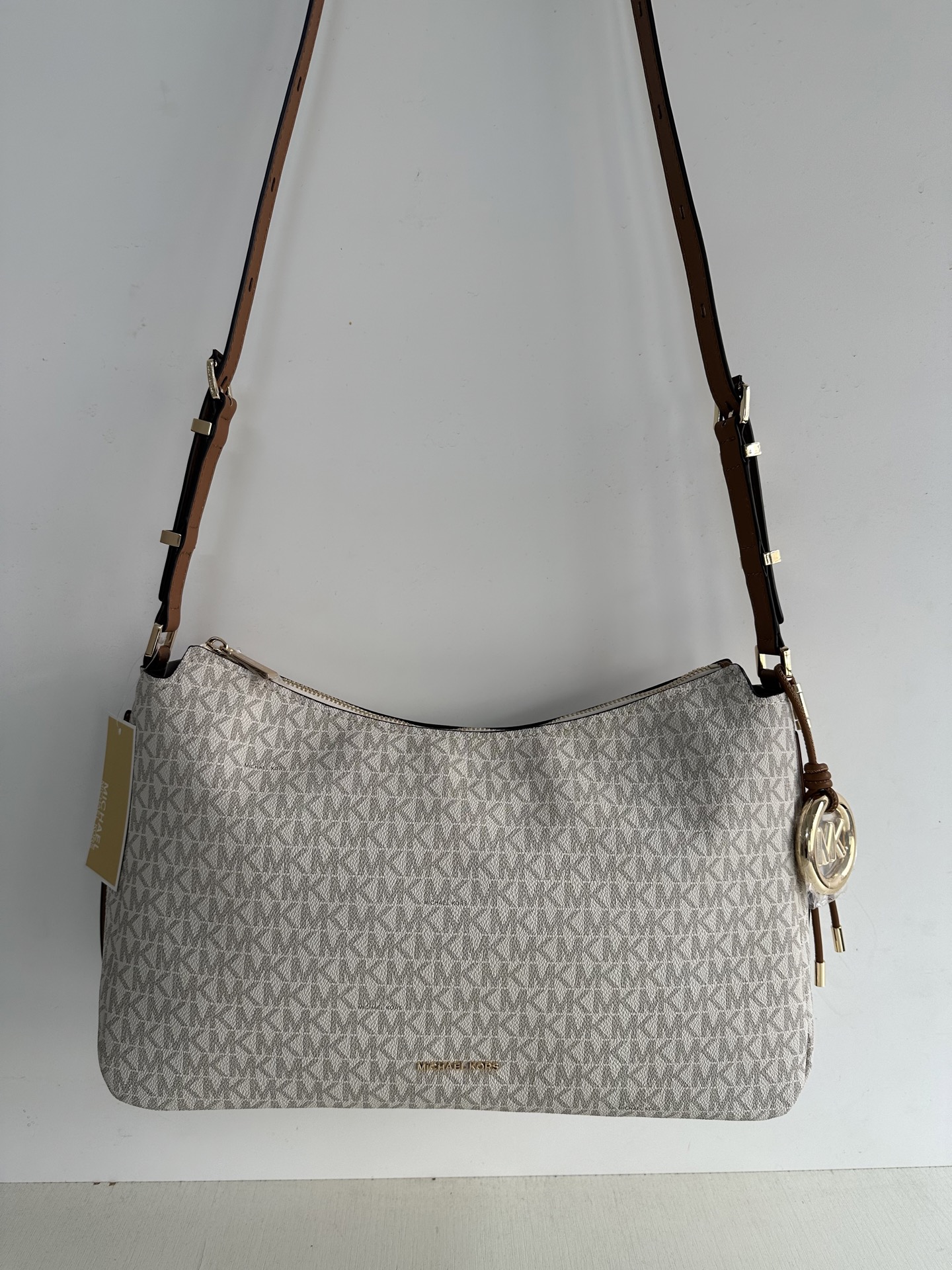 Michael Kors mk新款Nolita系列Michael kors 中号pvc配皮单肩包，腋下包，斜挎包 尺寸：39×25×10