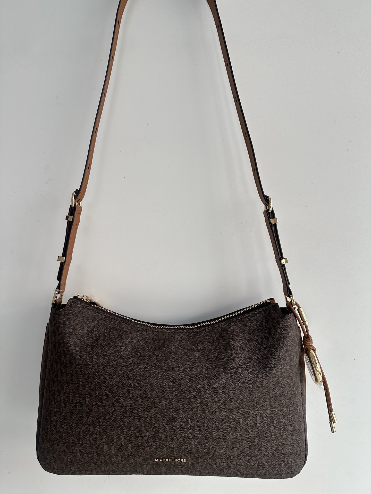 Michael Kors mk新款Nolita系列Michael kors 中号pvc配皮单肩包，腋下包，斜挎包 尺寸：39×25×10