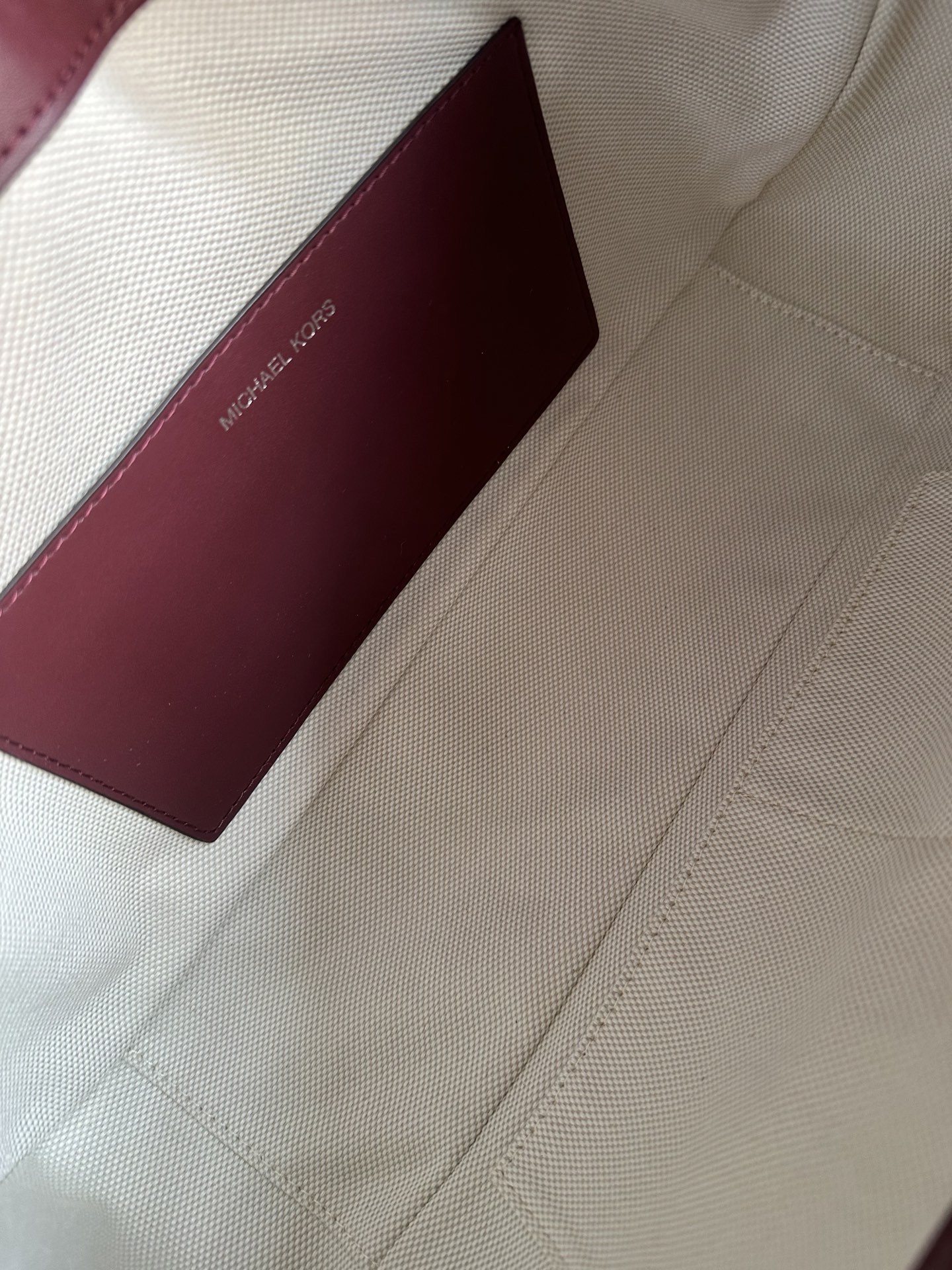 Michael Kors <荔枝纹牛皮> mk新款Nolita系列Michael kors 中号荔枝纹牛皮单肩包