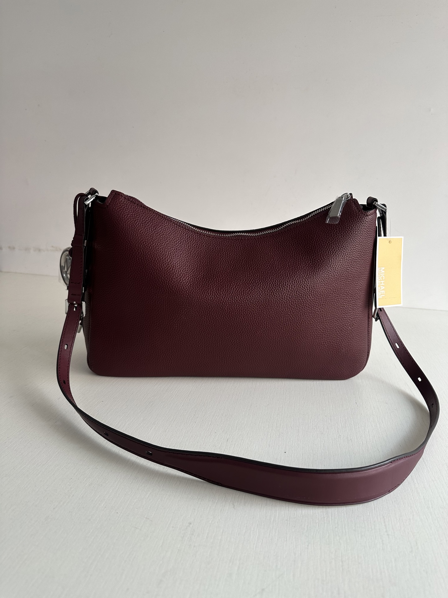 Michael Kors <荔枝纹牛皮> mk新款Nolita系列Michael kors 中号荔枝纹牛皮单肩包