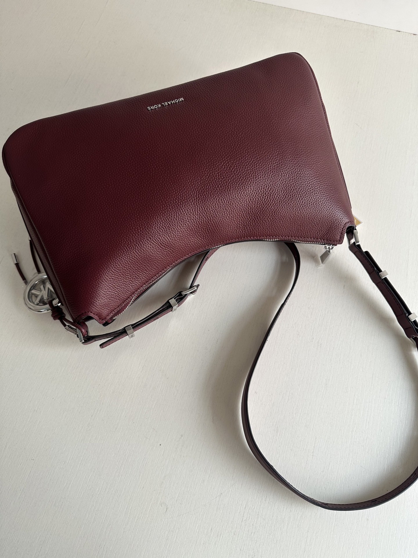Michael Kors <荔枝纹牛皮> mk新款Nolita系列Michael kors 中号荔枝纹牛皮单肩包