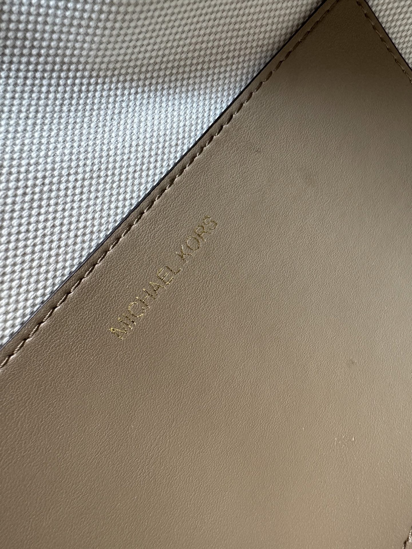 Michael Kors <荔枝纹牛皮> mk新款Nolita系列Michael kors 中号荔枝纹牛皮单肩包