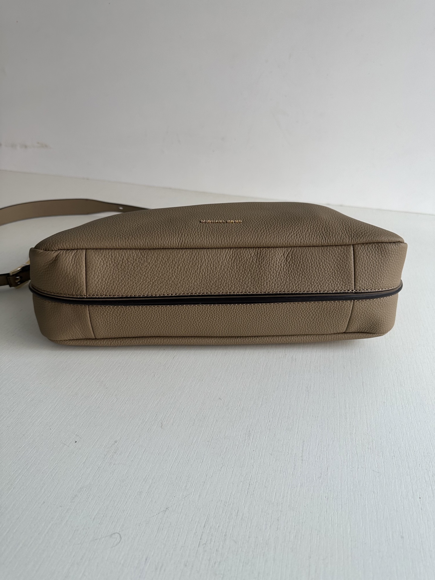 Michael Kors <荔枝纹牛皮> mk新款Nolita系列Michael kors 中号荔枝纹牛皮单肩包